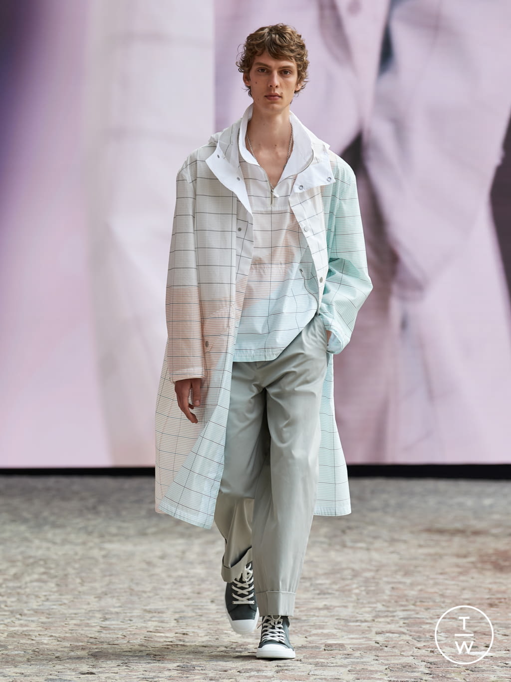 Fashion Week Paris Spring/Summer 2022 look 29 from the Hermès collection 男装