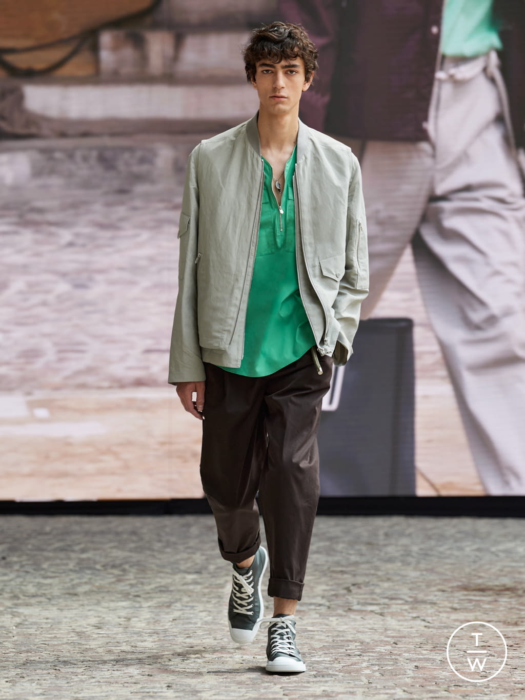 Fashion Week Paris Spring/Summer 2022 look 33 from the Hermès collection menswear