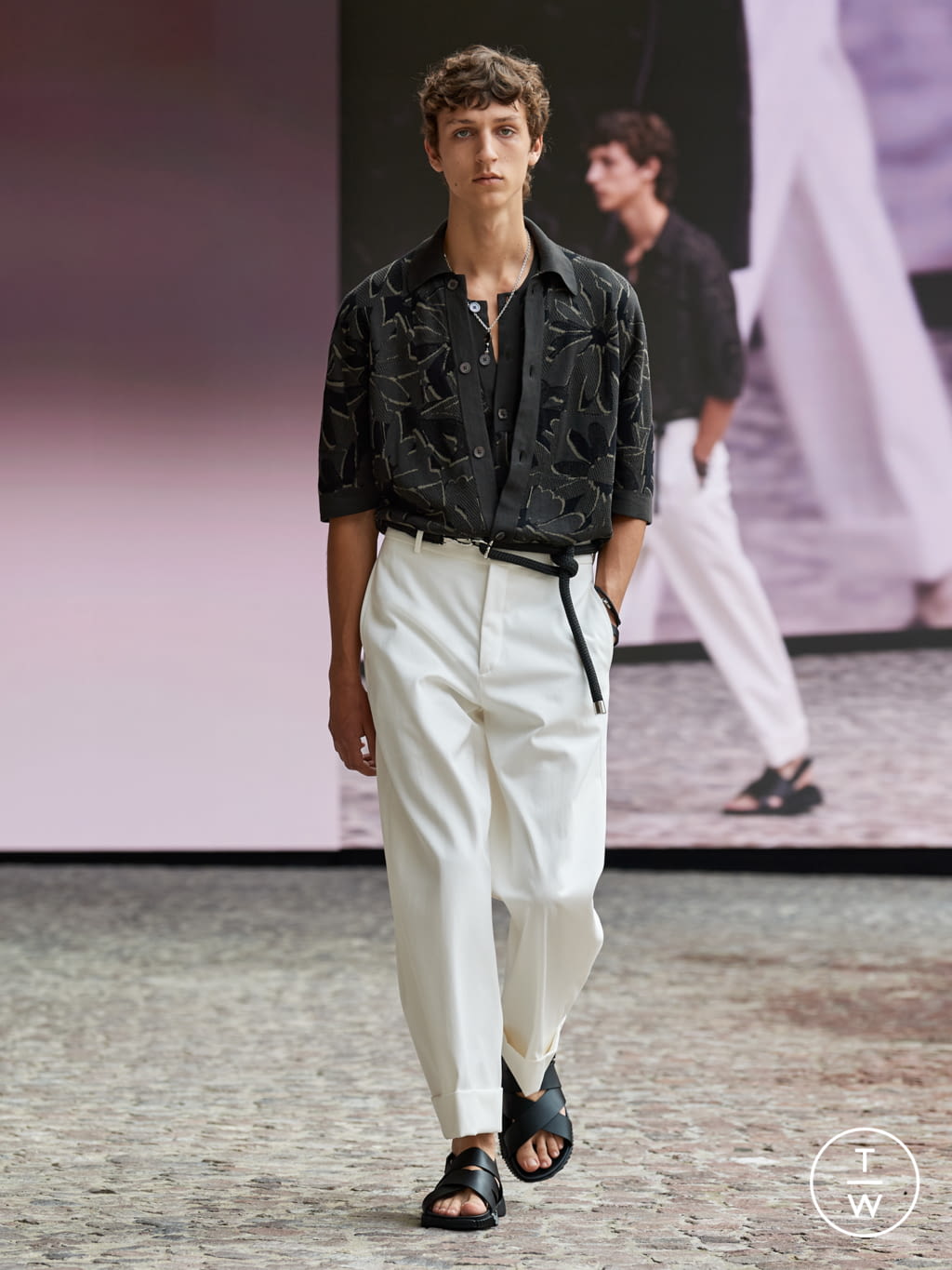 Fashion Week Paris Spring/Summer 2022 look 35 from the Hermès collection menswear