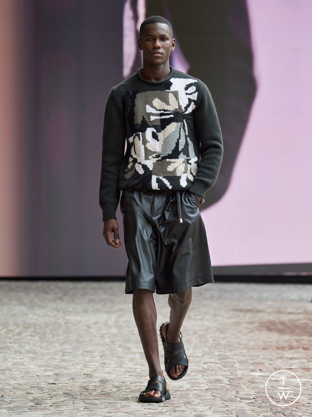 Fashion Week Paris Spring/Summer 2022 look 37 from the Hermès collection menswear
