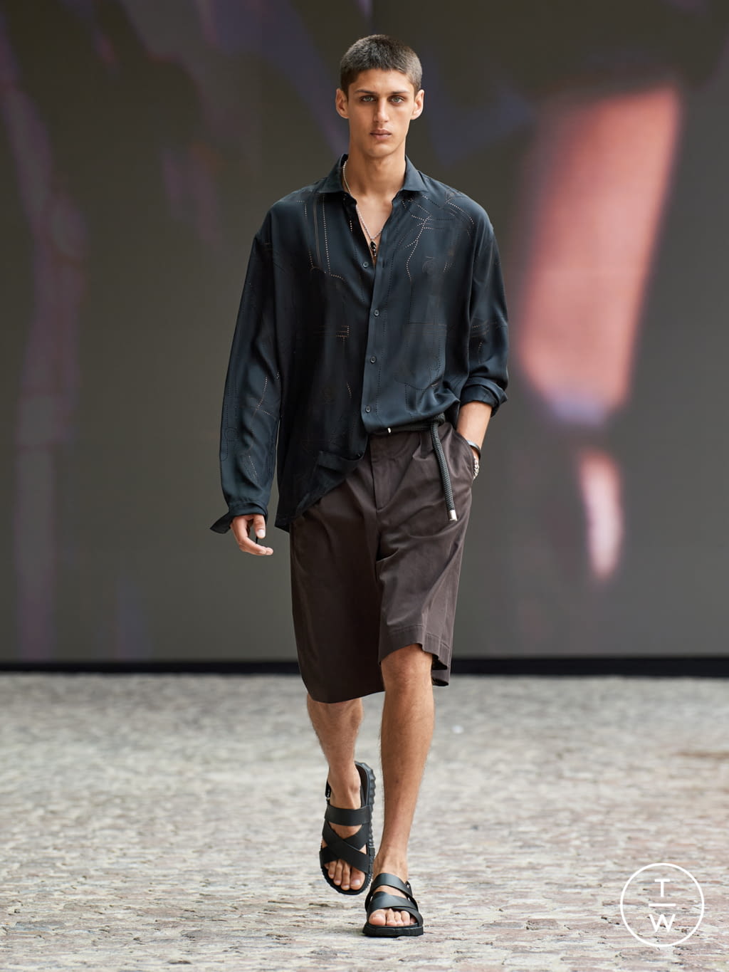 Fashion Week Paris Spring/Summer 2022 look 39 from the Hermès collection menswear