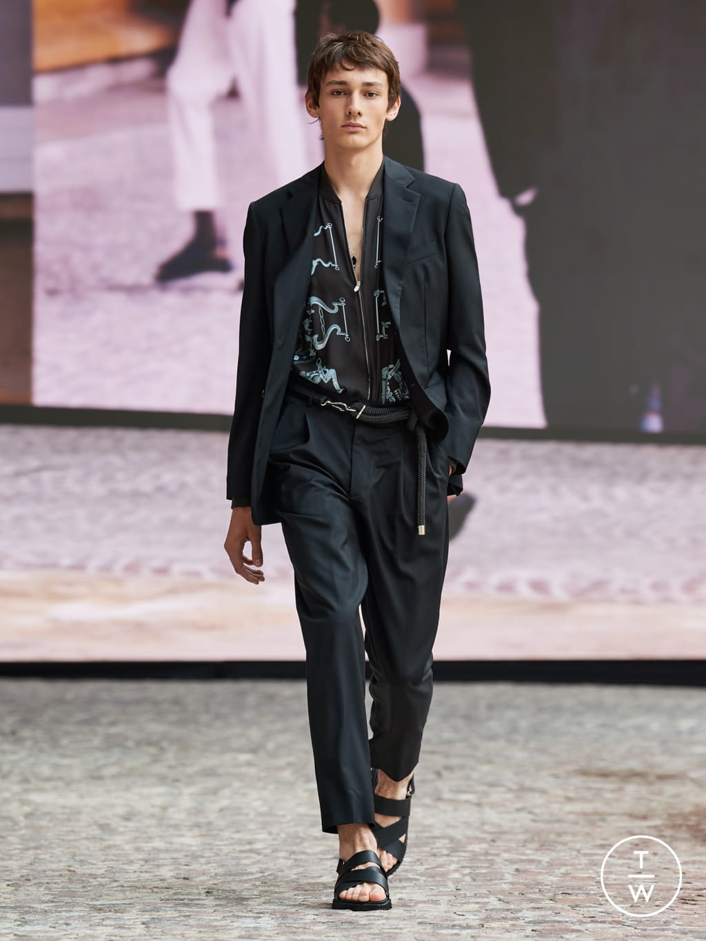 Fashion Week Paris Spring/Summer 2022 look 40 from the Hermès collection menswear
