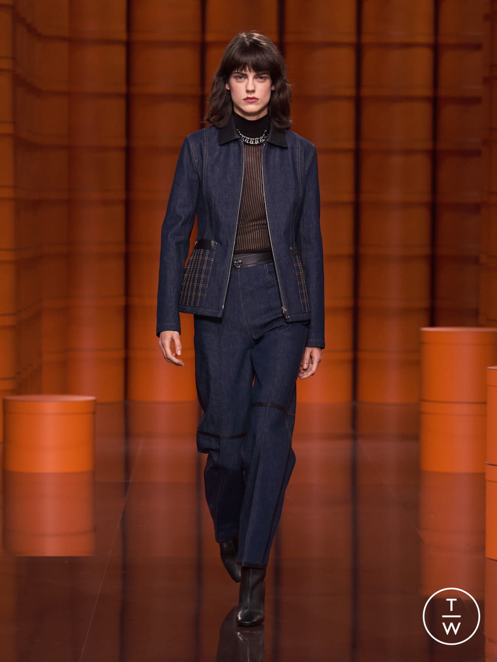 Fashion Week Paris Fall/Winter 2021 look 1 from the Hermès collection 女装