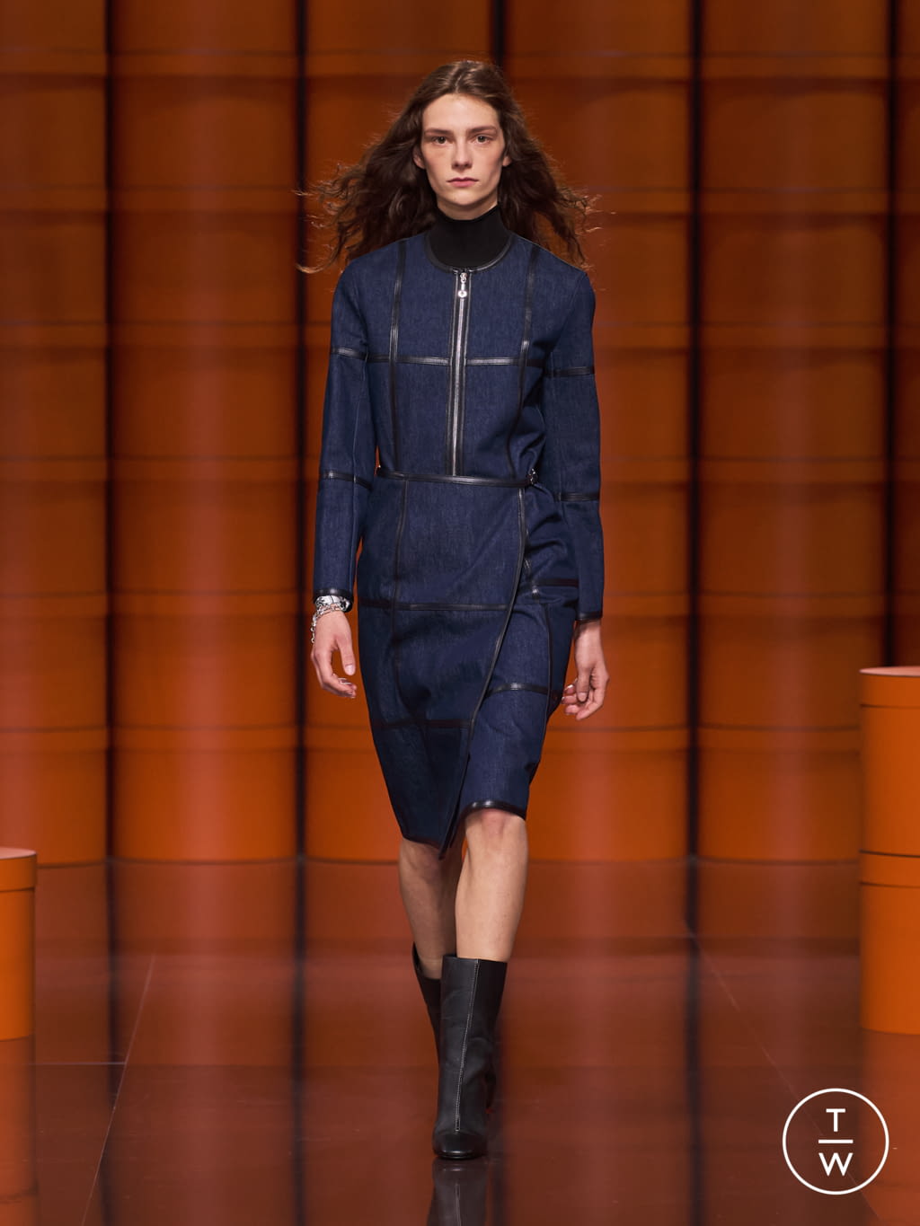 Fashion Week Paris Fall/Winter 2021 look 2 from the Hermès collection 女装