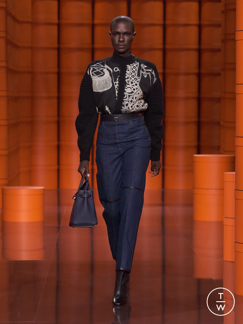 Fashion Week Paris Fall/Winter 2021 look 4 from the Hermès collection womenswear
