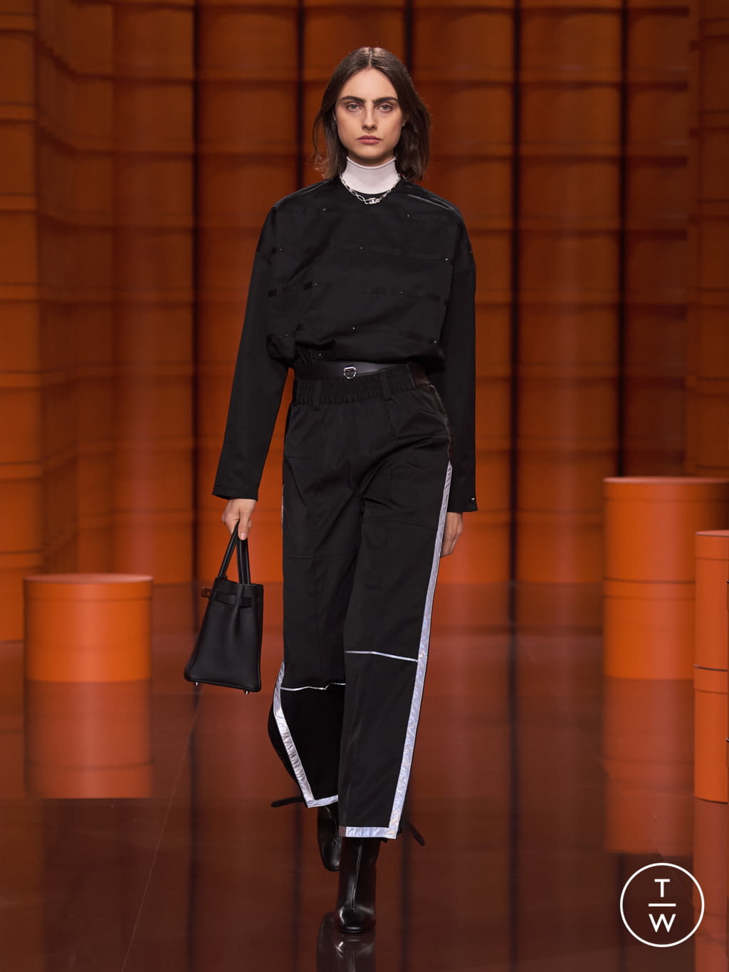 Fashion Week Paris Fall/Winter 2021 look 7 from the Hermès collection 女装