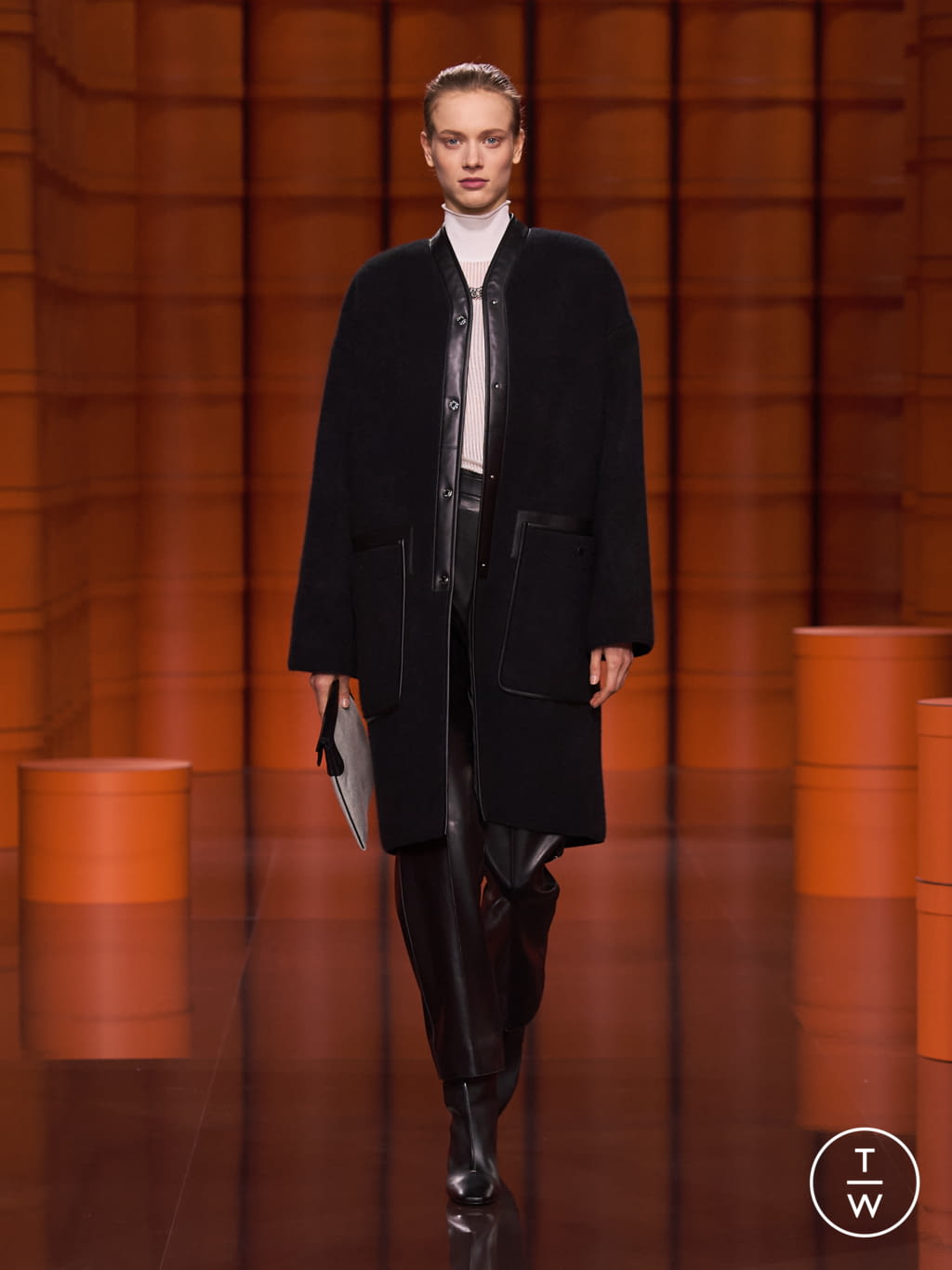 Fashion Week Paris Fall/Winter 2021 look 10 from the Hermès collection 女装
