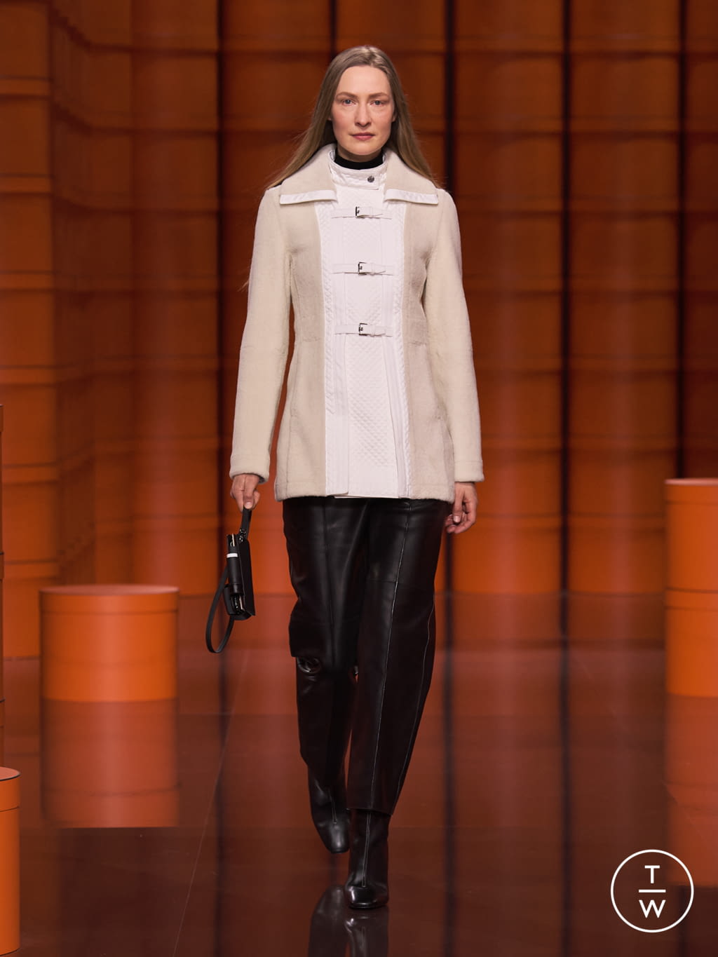 Fashion Week Paris Fall/Winter 2021 look 11 from the Hermès collection 女装