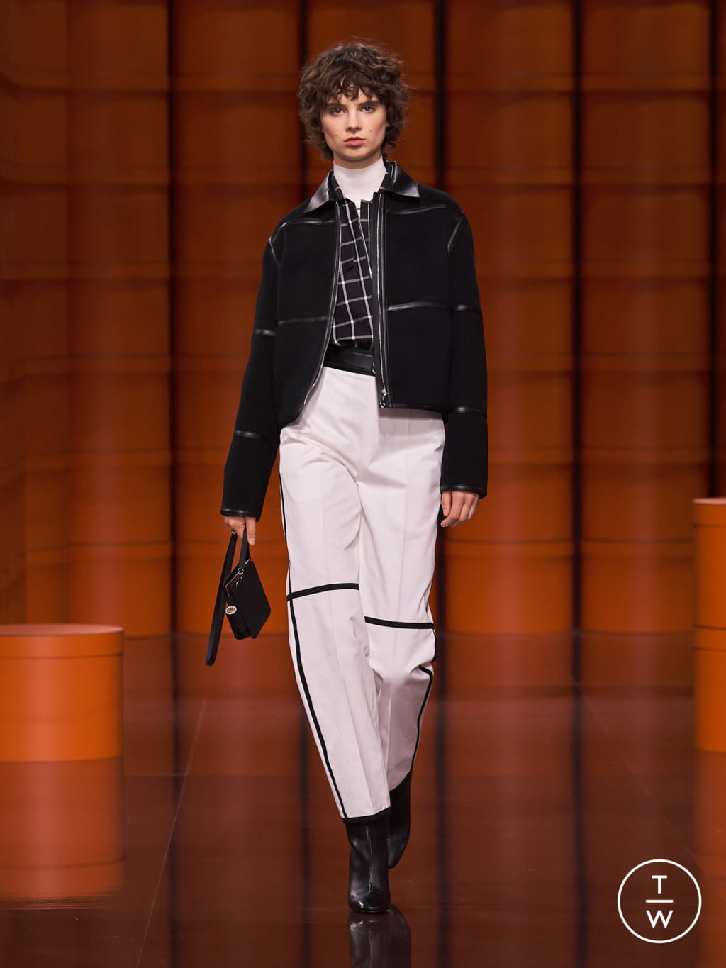 Fashion Week Paris Fall/Winter 2021 look 16 from the Hermès collection womenswear