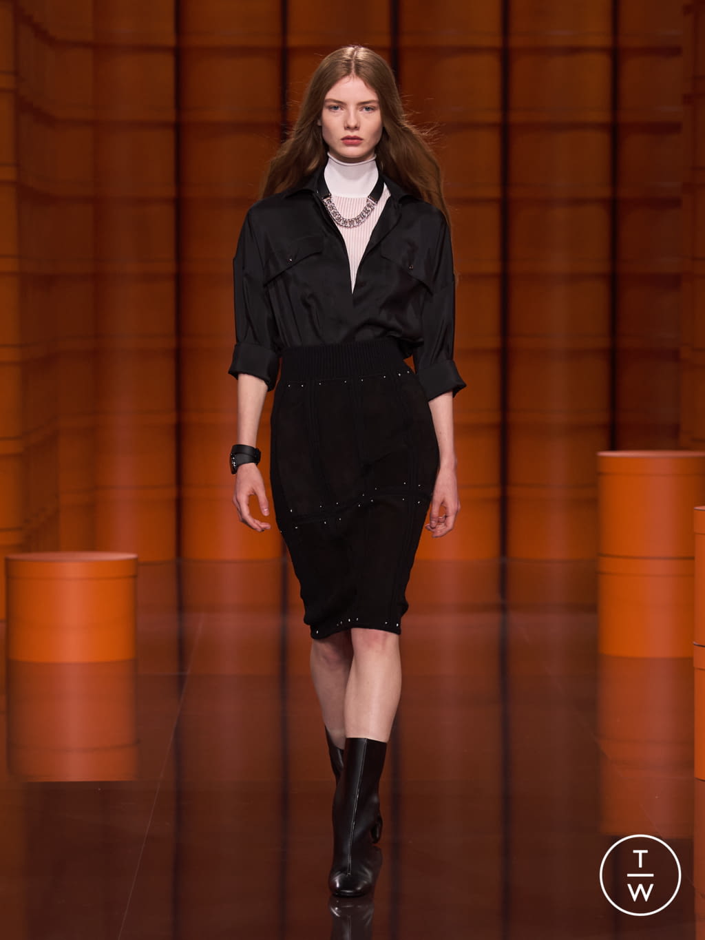 Fashion Week Paris Fall/Winter 2021 look 15 from the Hermès collection 女装