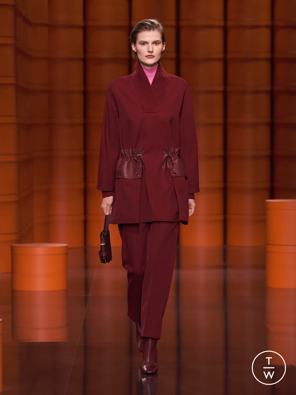 Fashion Week Paris Fall/Winter 2021 look 19 from the Hermès collection 女装