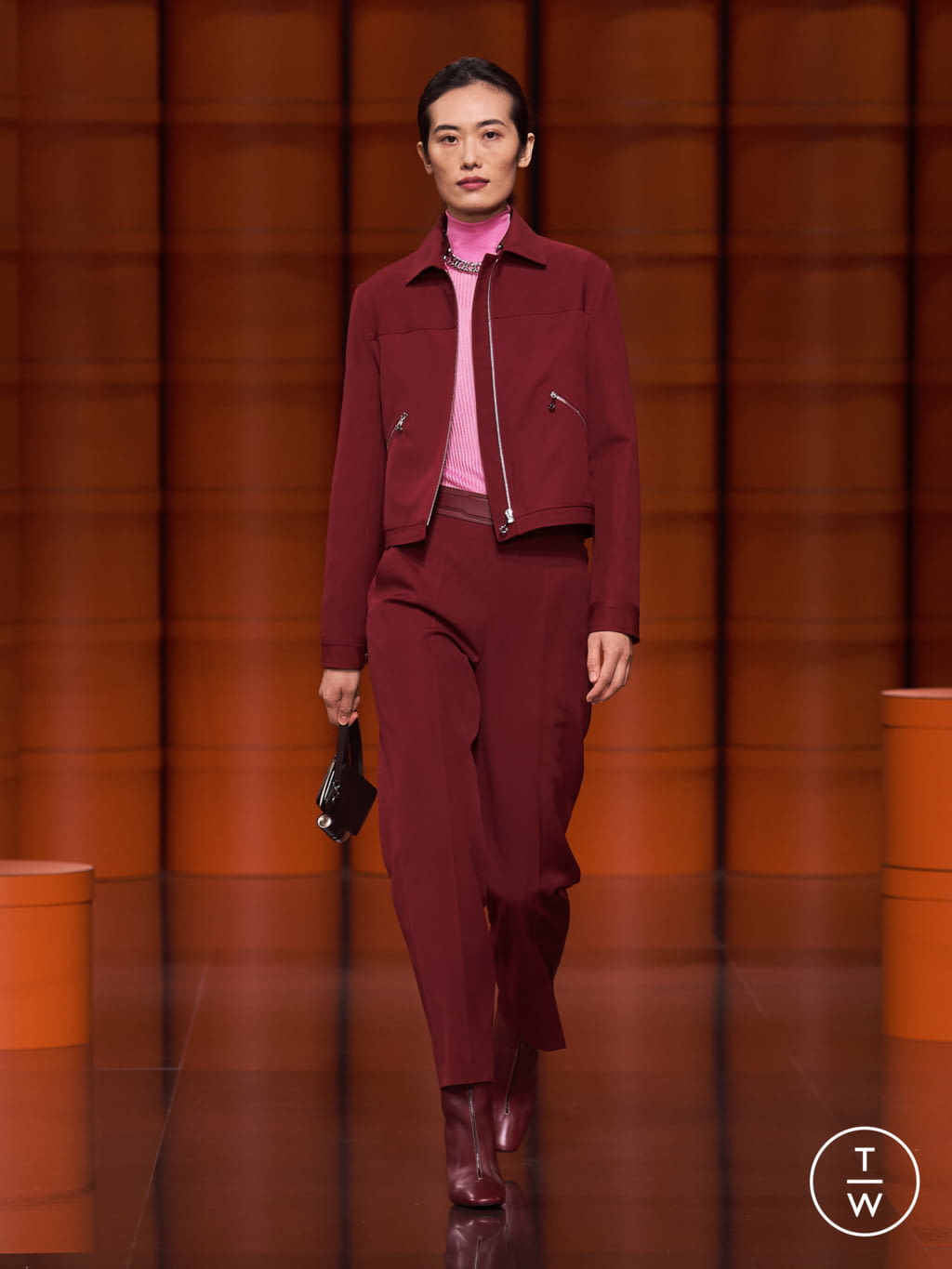 Fashion Week Paris Fall/Winter 2021 look 22 from the Hermès collection womenswear