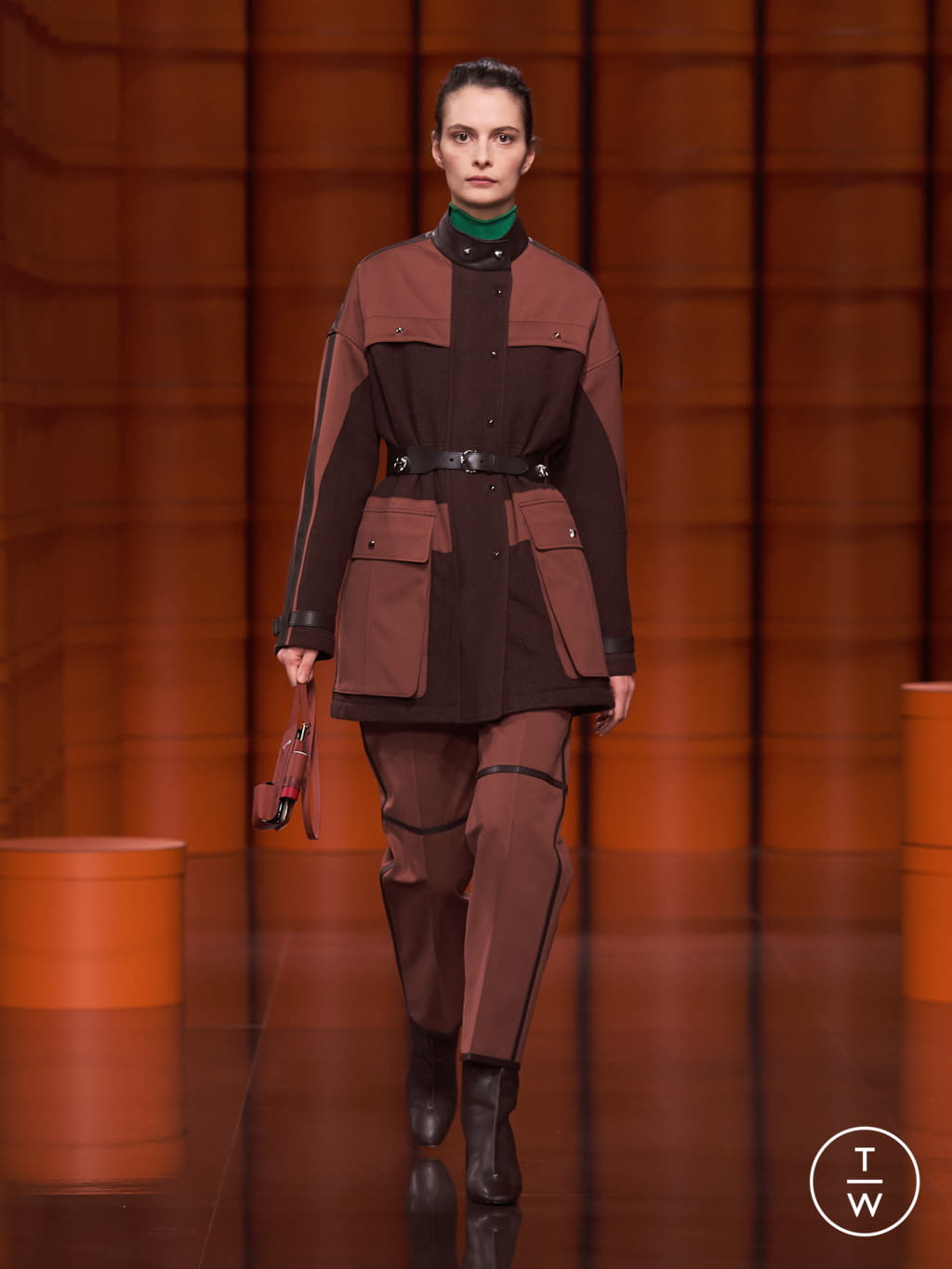 Fashion Week Paris Fall/Winter 2021 look 24 from the Hermès collection womenswear
