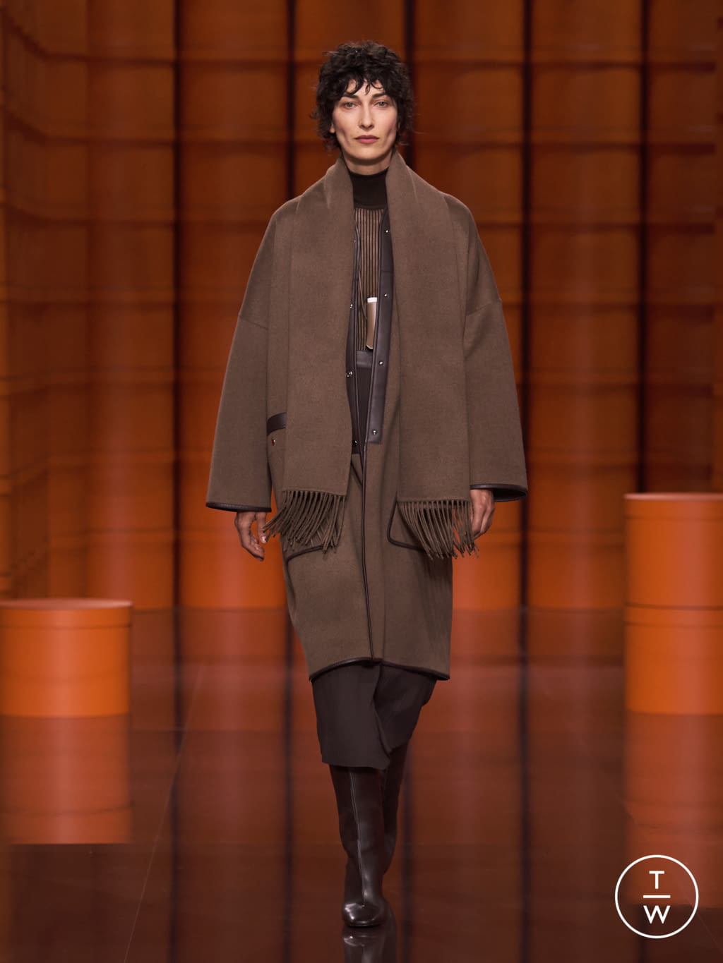 Fashion Week Paris Fall/Winter 2021 look 26 from the Hermès collection womenswear
