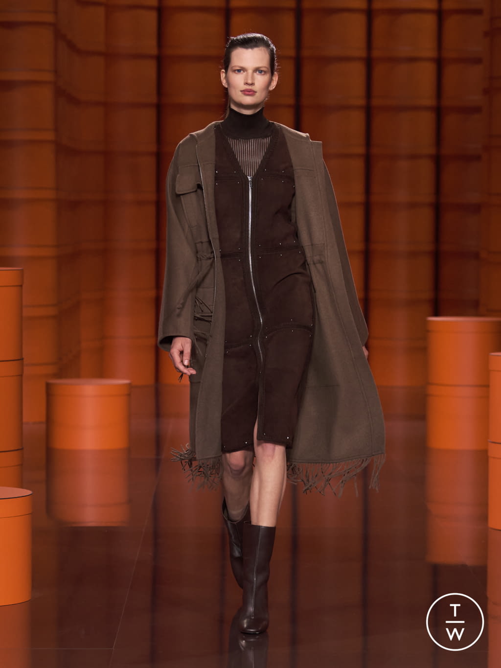 Fashion Week Paris Fall/Winter 2021 look 29 from the Hermès collection womenswear