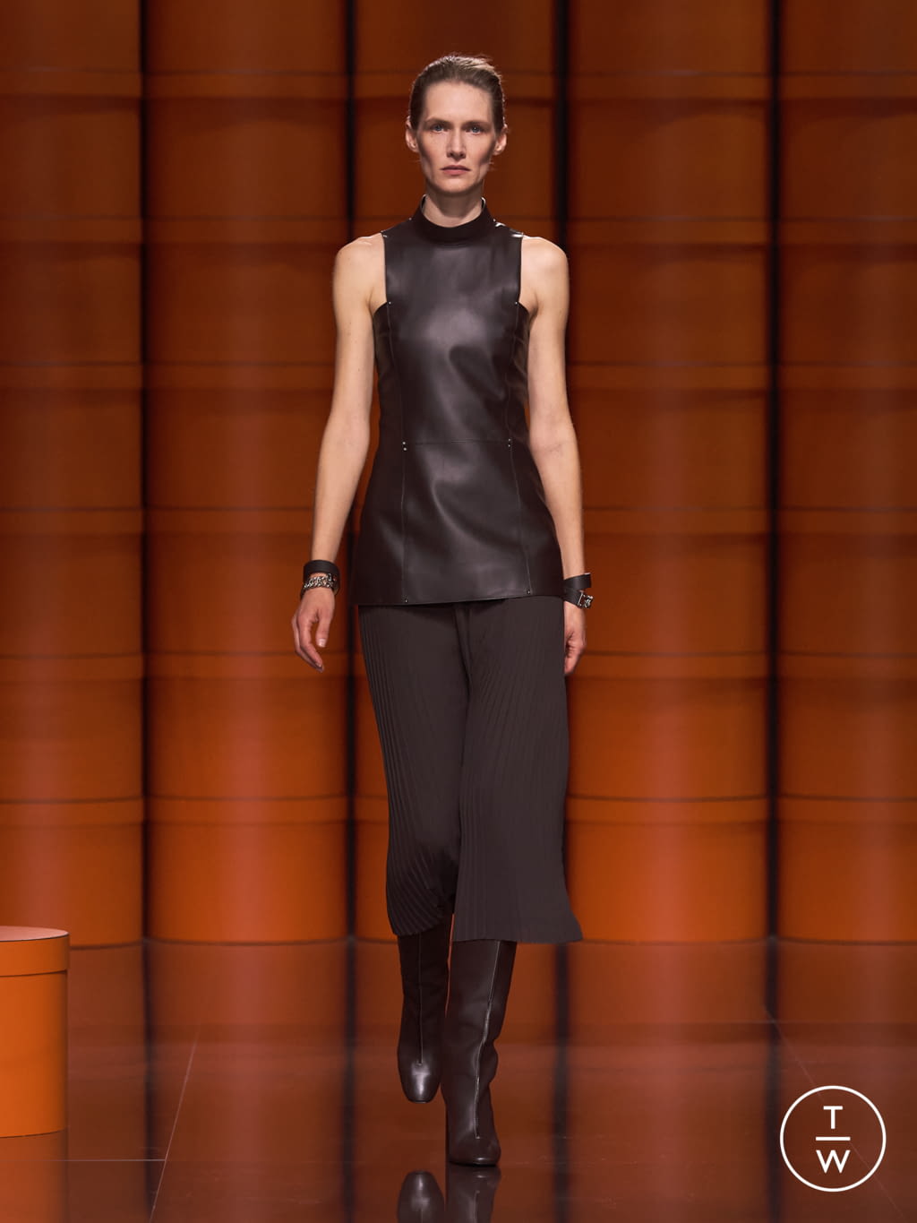 Fashion Week Paris Fall/Winter 2021 look 32 from the Hermès collection 女装