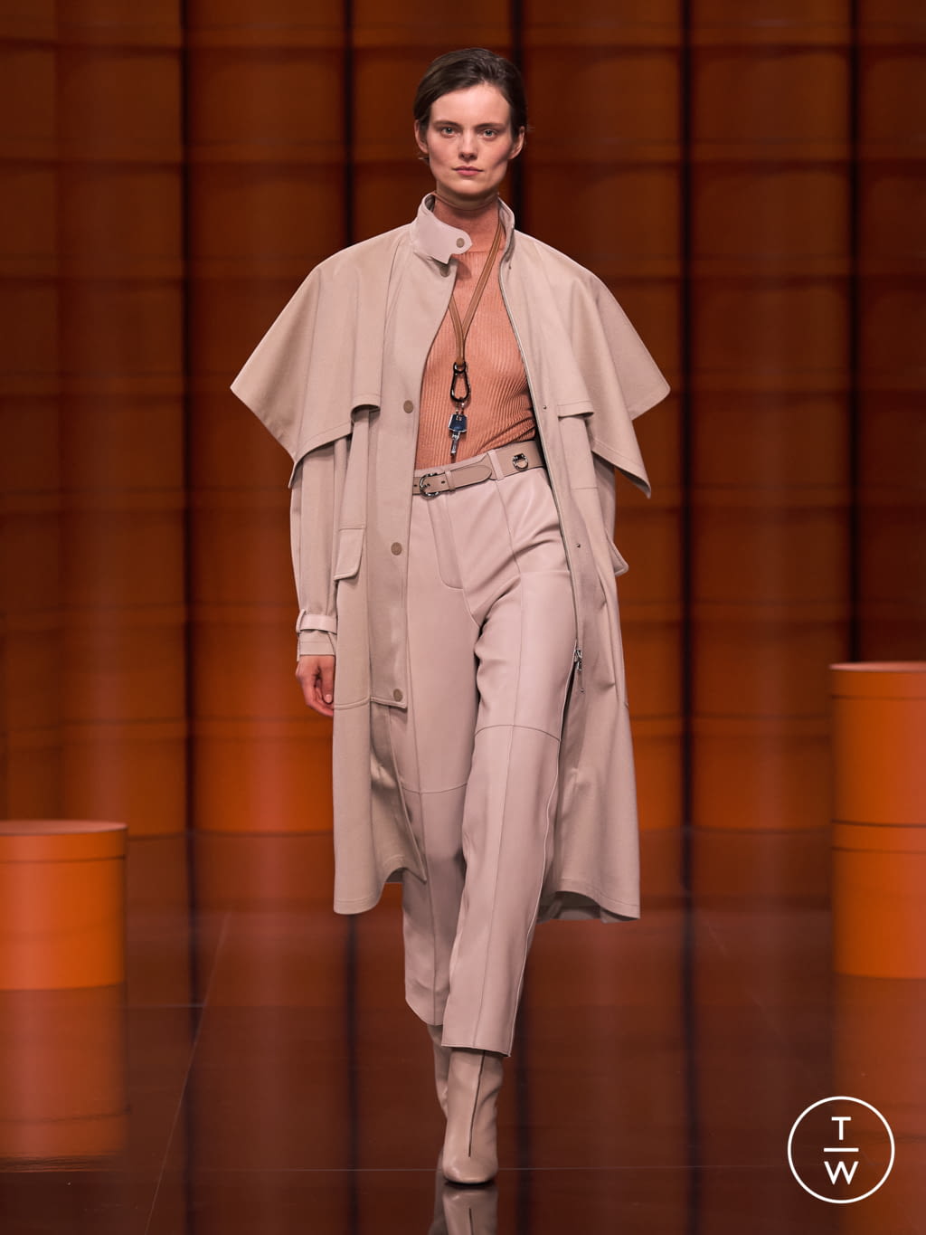 Fashion Week Paris Fall/Winter 2021 look 38 from the Hermès collection womenswear