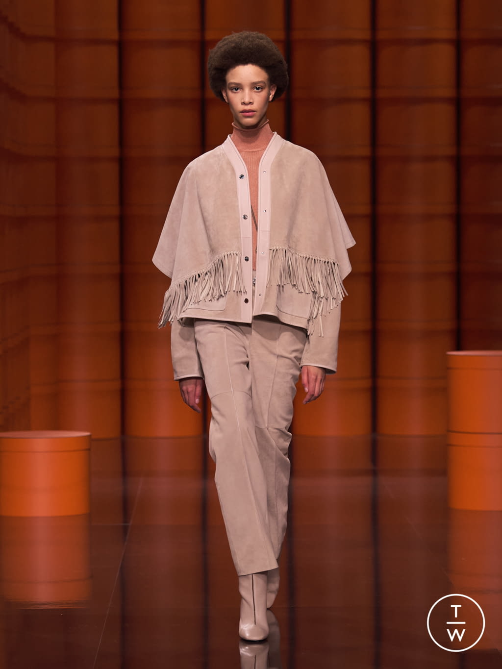 Fashion Week Paris Fall/Winter 2021 look 39 from the Hermès collection 女装