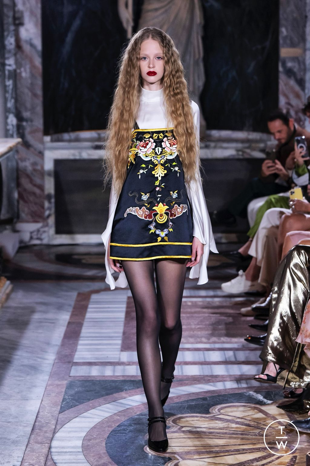 Fashion Week London Spring/Summer 2024 look 2 from the Annie's Ibiza collection 女装
