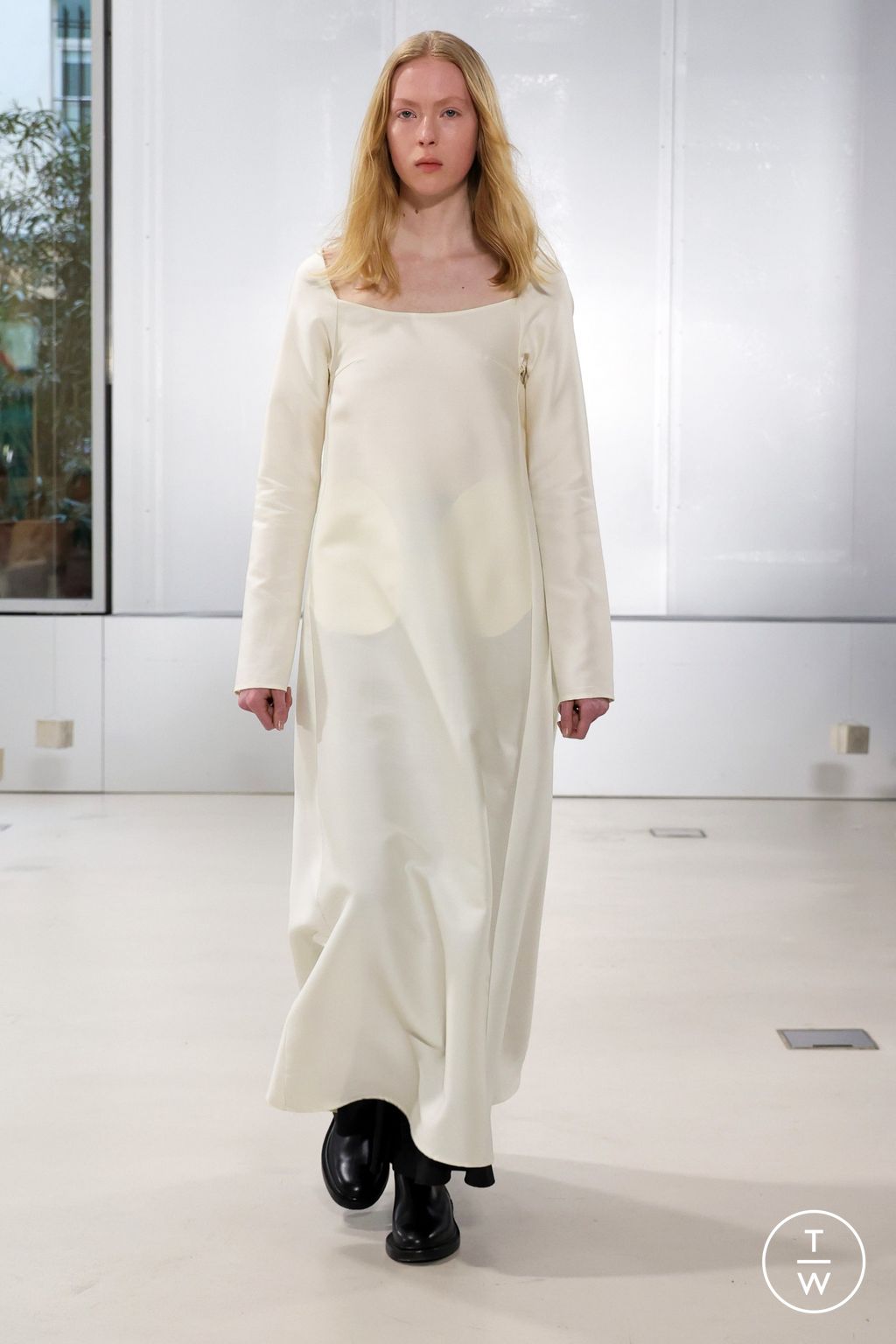 Fashion Week Paris Fall/Winter 2024 look 2 from the Ruohan collection 女装
