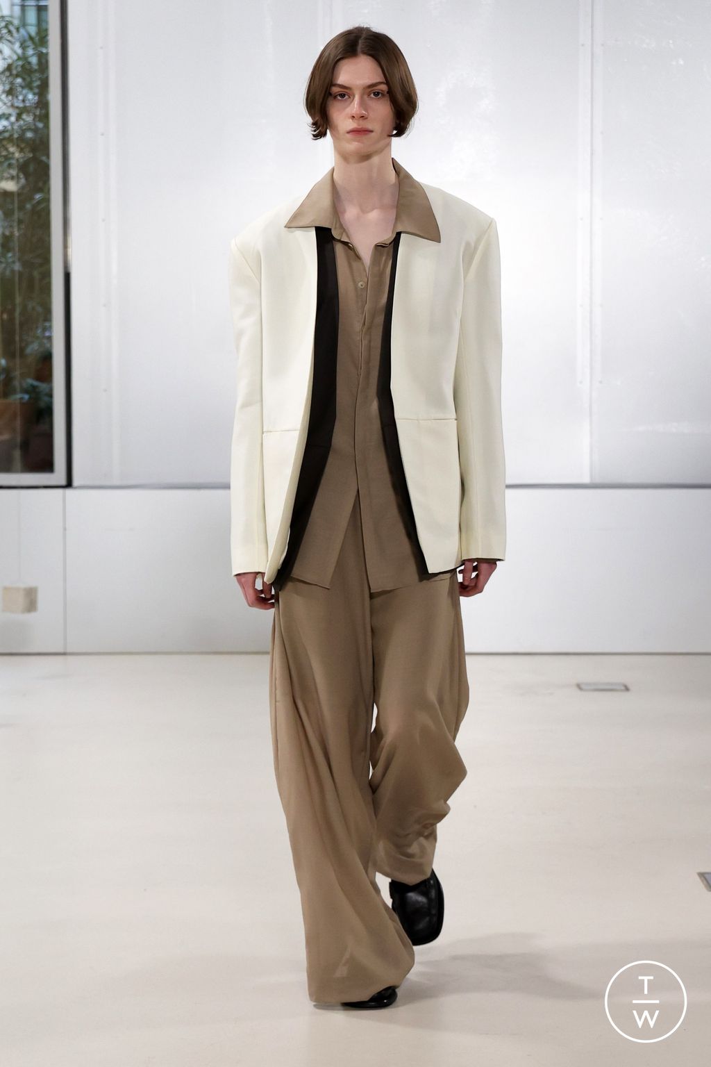 Fashion Week Paris Fall/Winter 2024 look 3 from the Ruohan collection womenswear