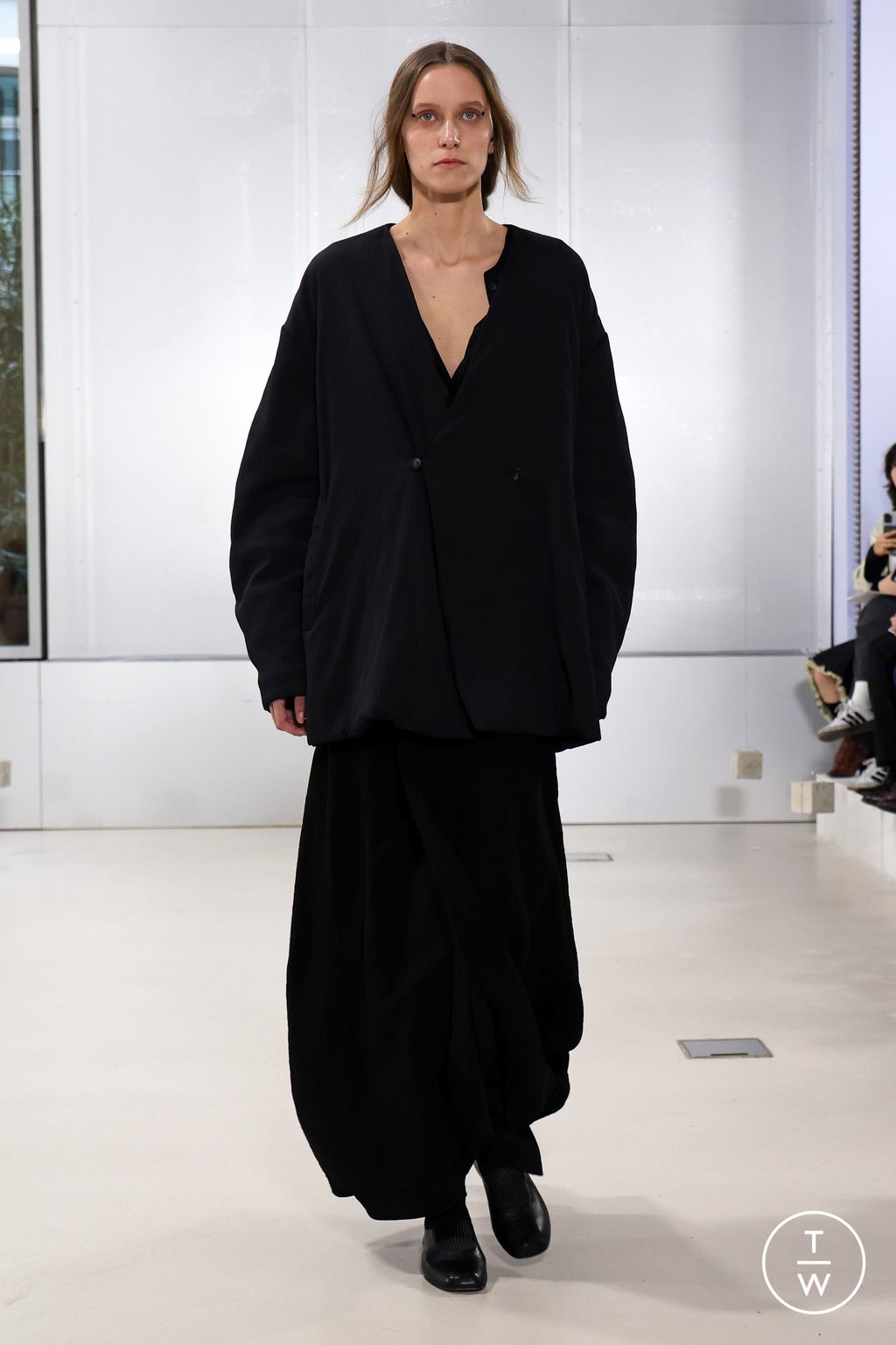 Fashion Week Paris Fall/Winter 2024 look 7 de la collection Ruohan womenswear