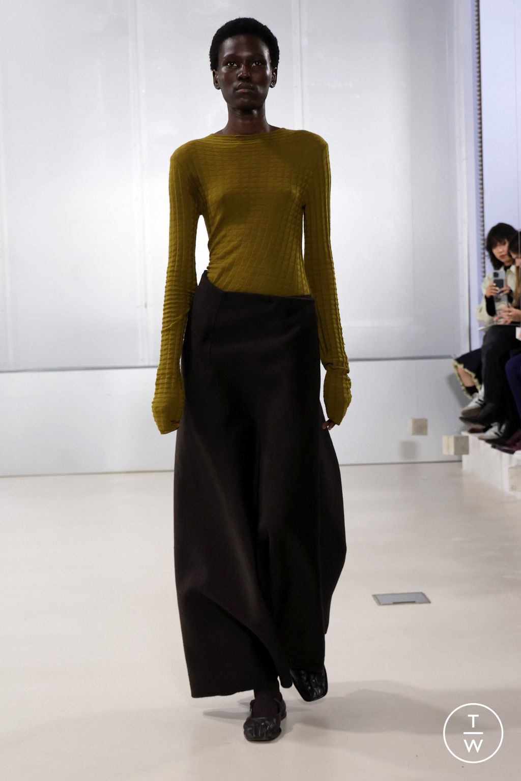 Fashion Week Paris Fall/Winter 2024 look 10 de la collection Ruohan womenswear