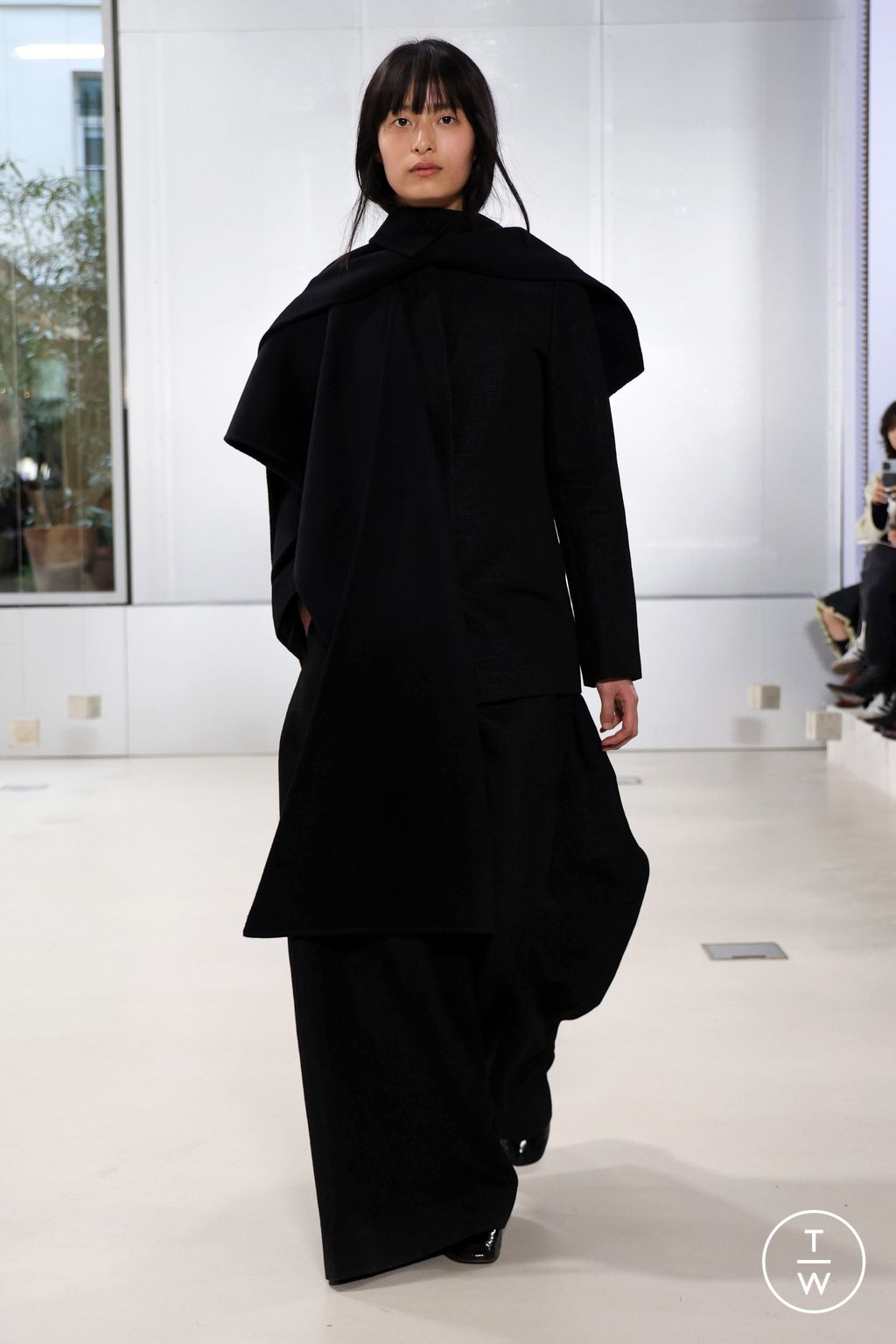 Fashion Week Paris Fall/Winter 2024 look 14 de la collection Ruohan womenswear