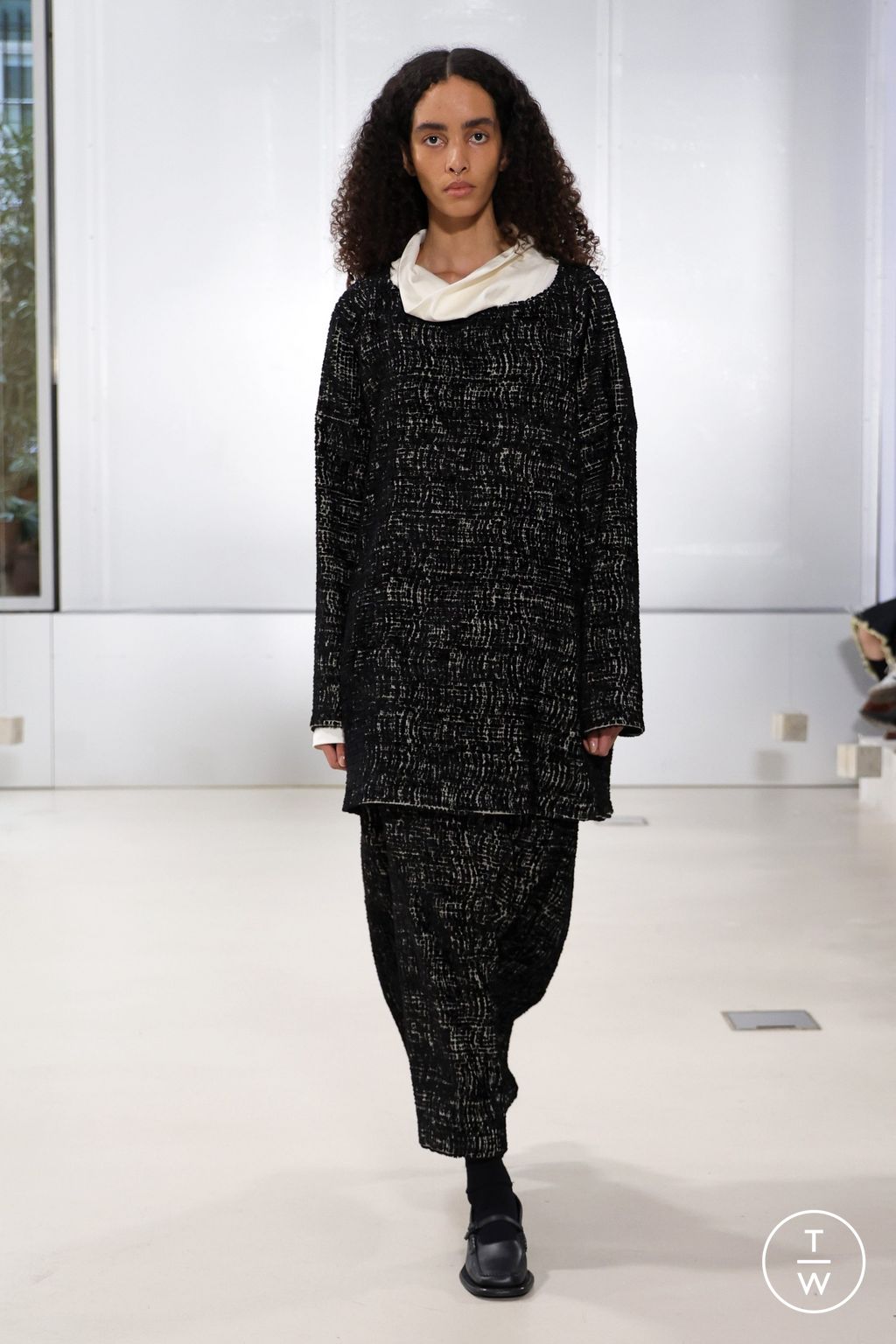 Fashion Week Paris Fall/Winter 2024 look 15 de la collection Ruohan womenswear