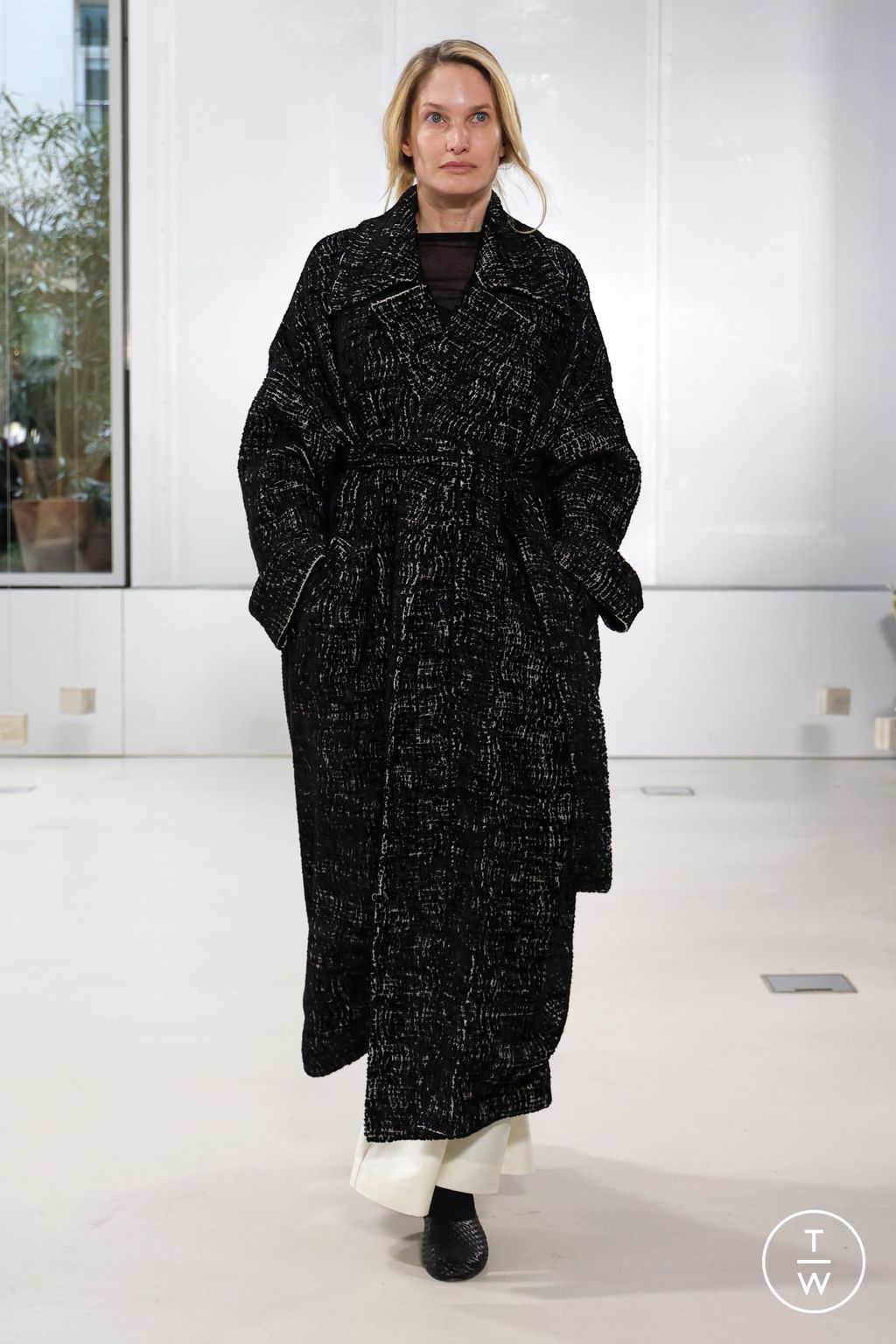 Fashion Week Paris Fall/Winter 2024 look 16 de la collection Ruohan womenswear