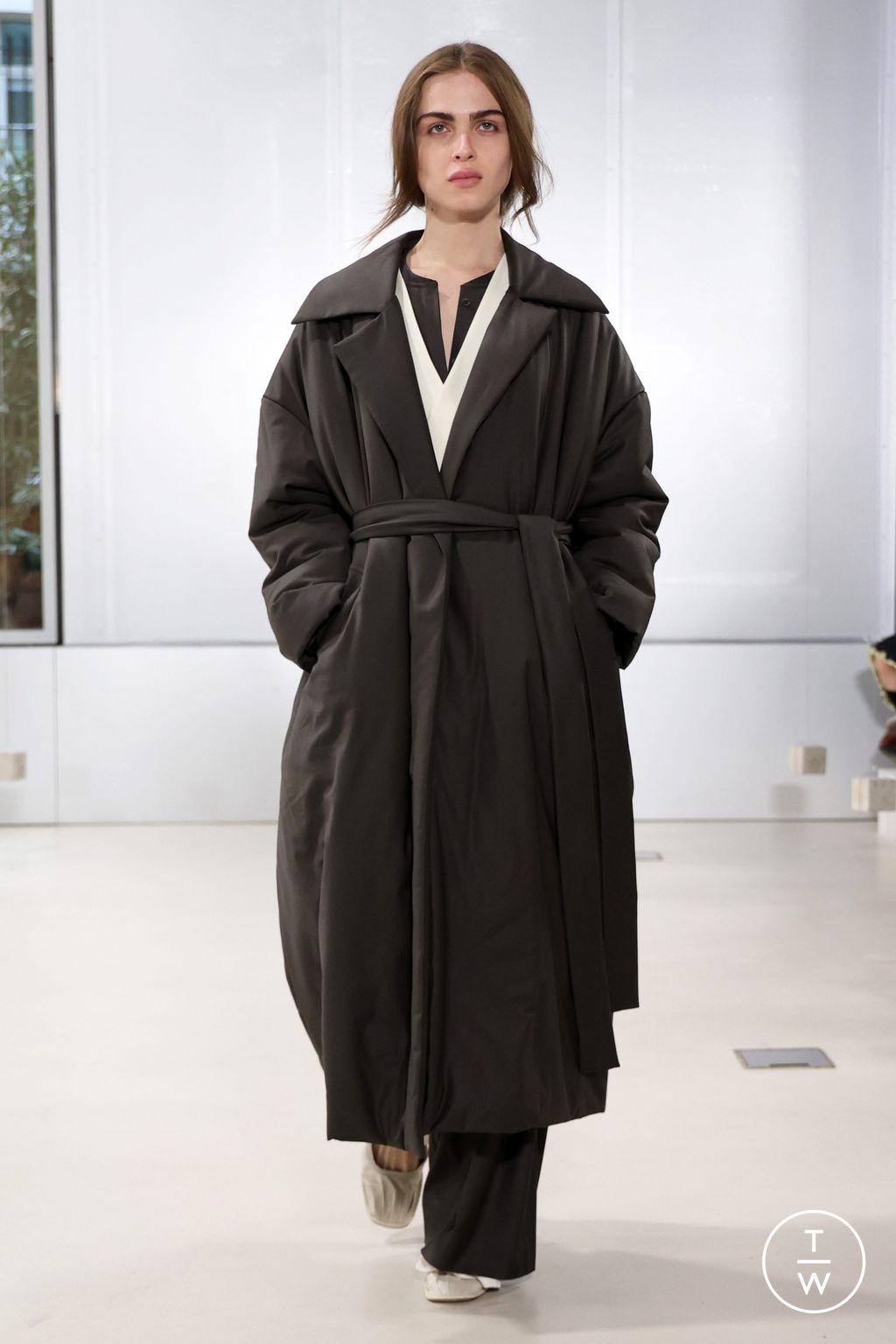 Fashion Week Paris Fall/Winter 2024 look 17 from the Ruohan collection womenswear