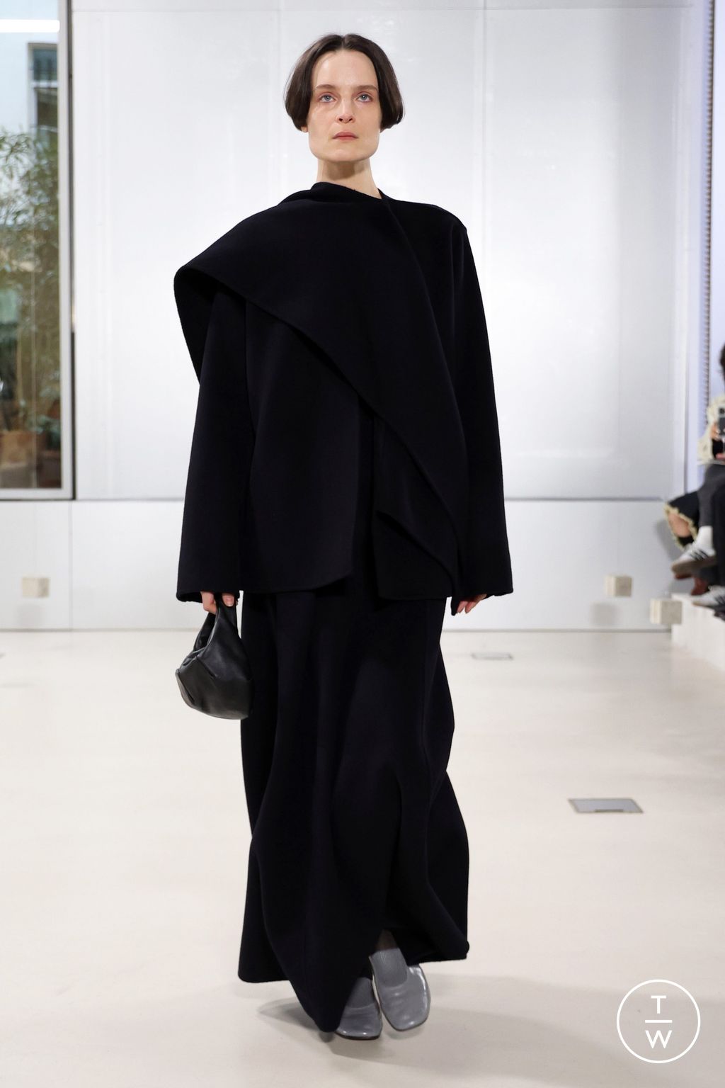 Fashion Week Paris Fall/Winter 2024 look 27 from the Ruohan collection womenswear