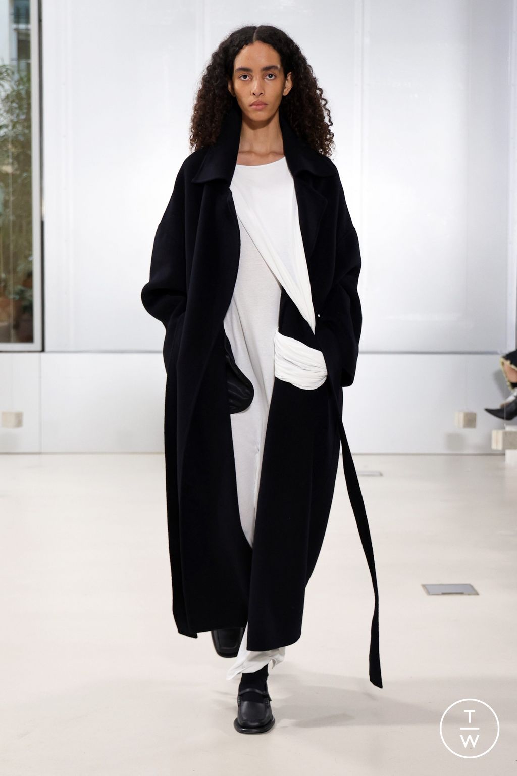 Fashion Week Paris Fall/Winter 2024 look 32 de la collection Ruohan womenswear