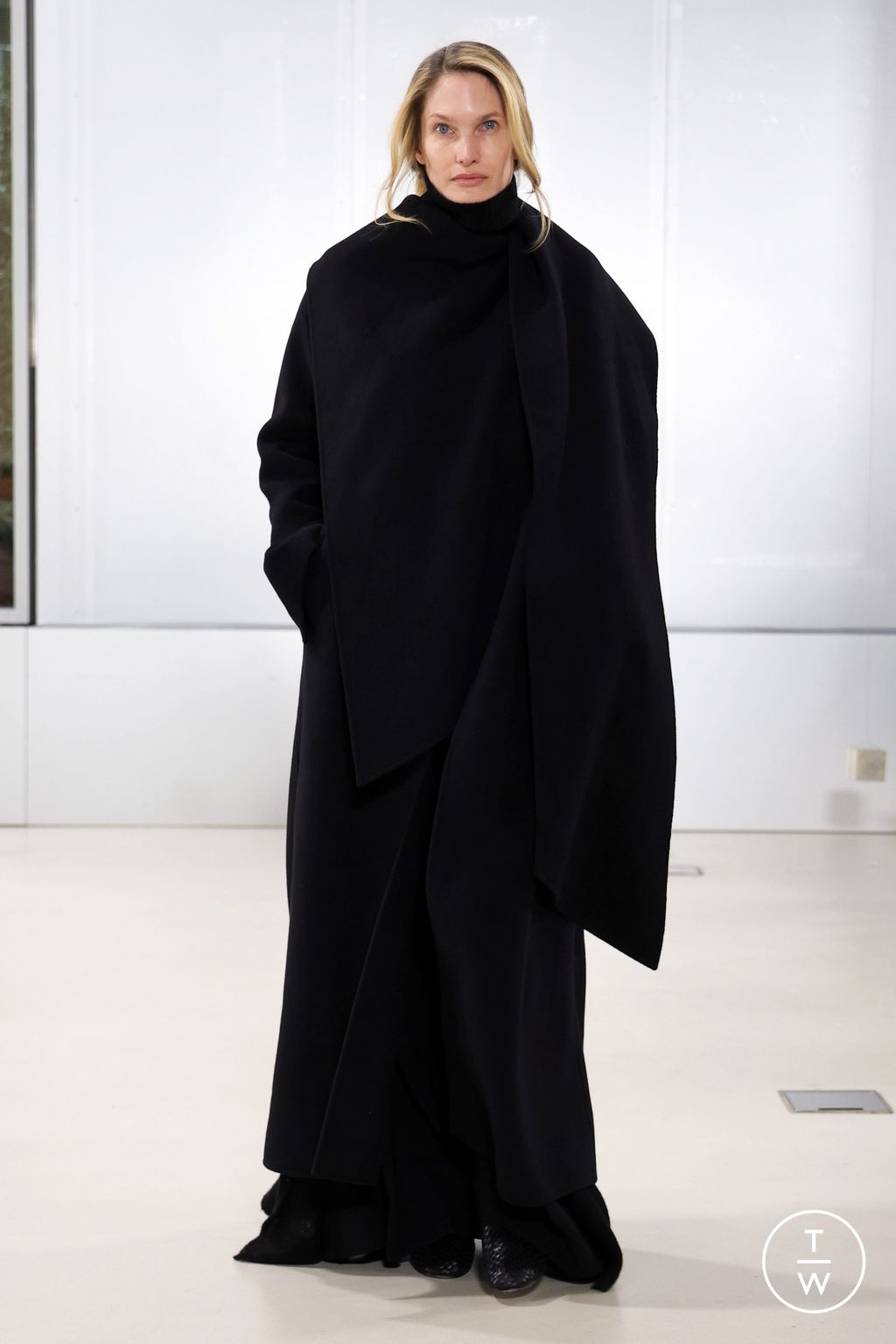 Fashion Week Paris Fall/Winter 2024 look 33 from the Ruohan collection 女装