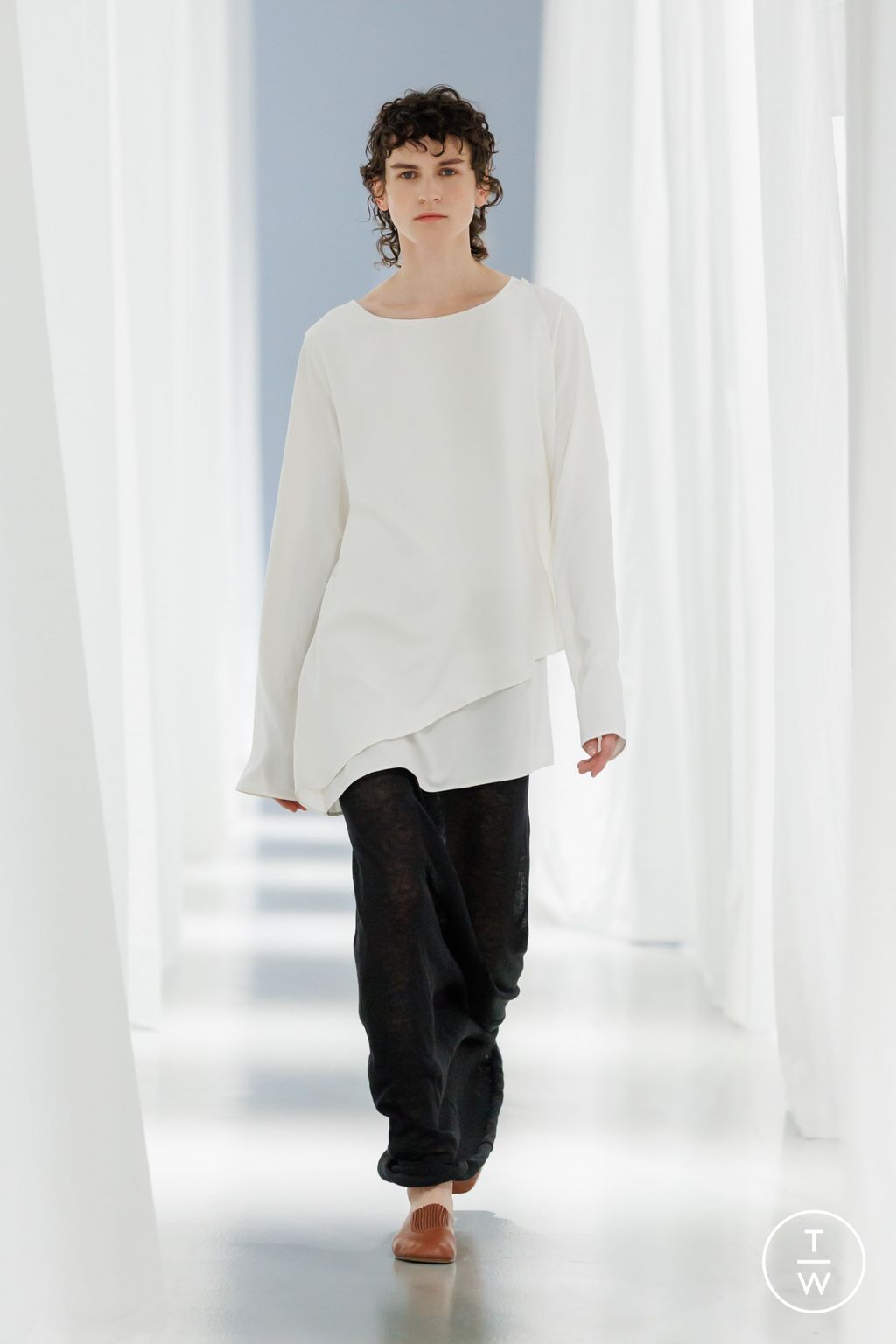 Fashion Week Paris Spring/Summer 2024 look 7 from the Ruohan collection womenswear