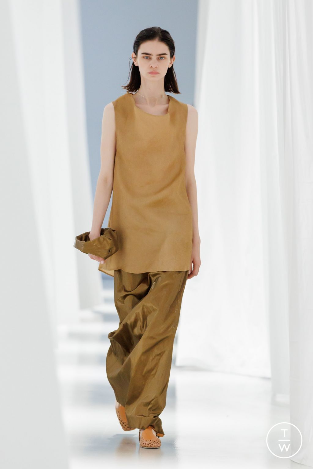 Fashion Week Paris Spring/Summer 2024 look 14 from the Ruohan collection womenswear