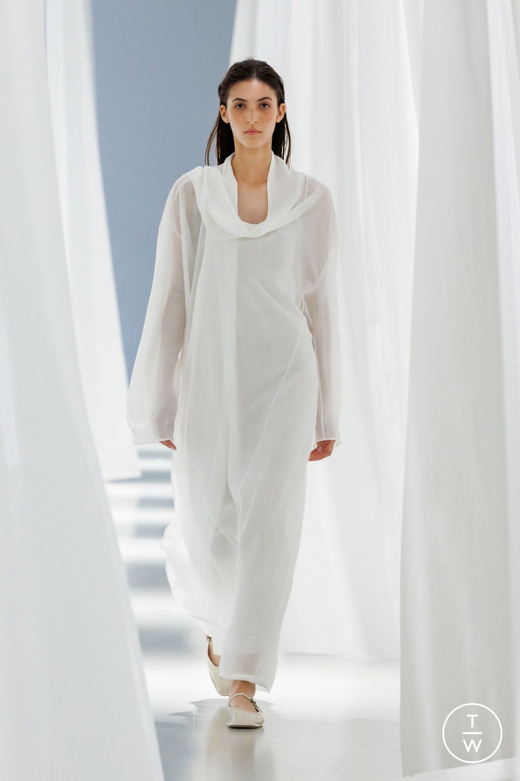 Fashion Week Paris Spring/Summer 2024 look 18 de la collection Ruohan womenswear