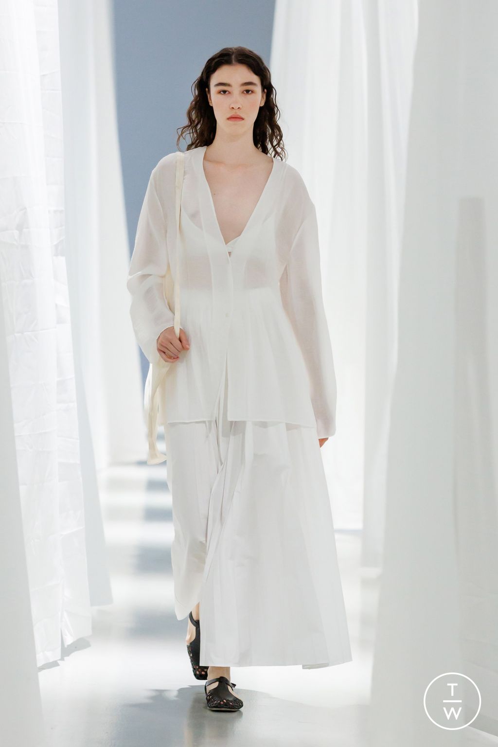 Fashion Week Paris Spring/Summer 2024 look 20 from the Ruohan collection womenswear