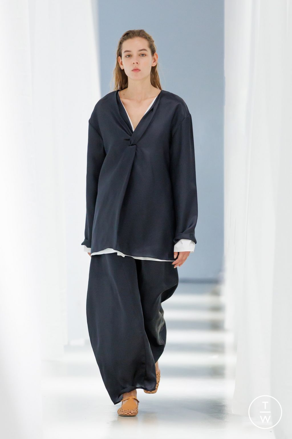 Fashion Week Paris Spring/Summer 2024 look 21 from the Ruohan collection 女装