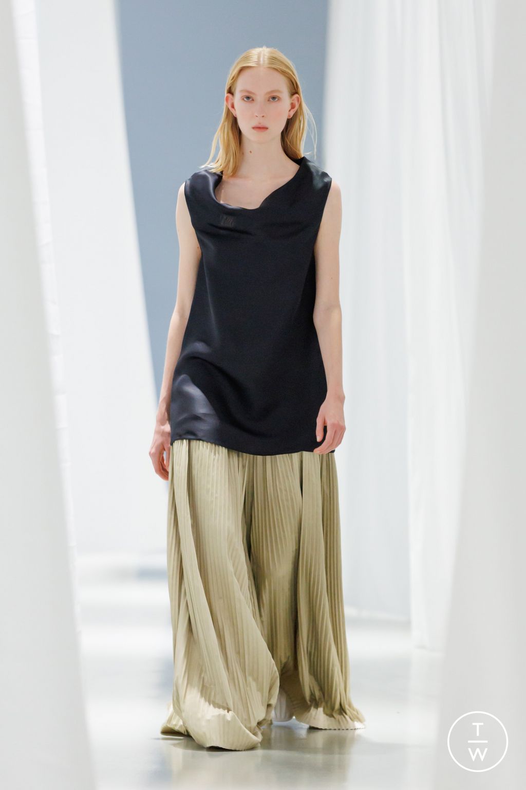 Fashion Week Paris Spring/Summer 2024 look 22 from the Ruohan collection 女装