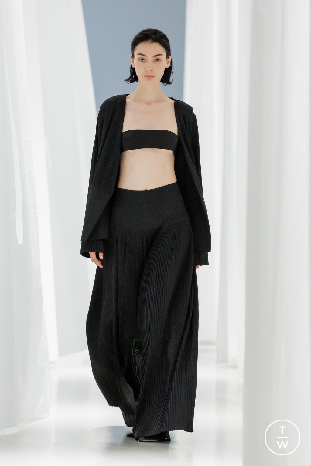 Fashion Week Paris Spring/Summer 2024 look 24 from the Ruohan collection 女装