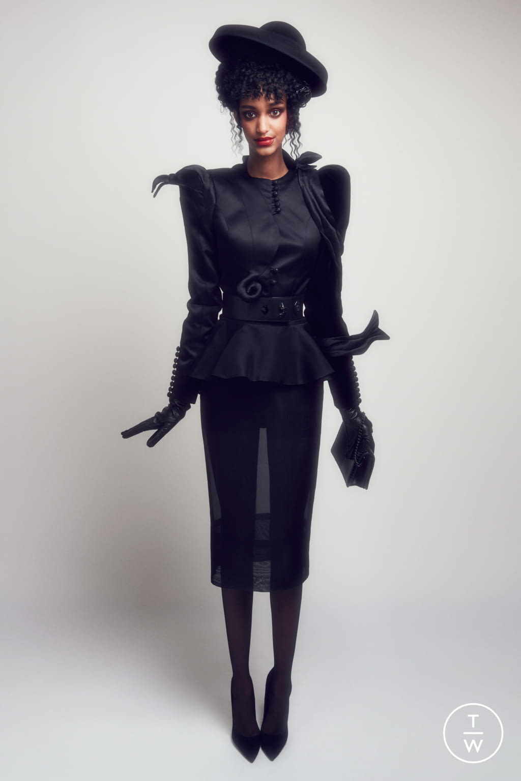 Fashion Week Paris Spring/Summer 2022 look 6 de la collection Ronald Van Der Kemp couture