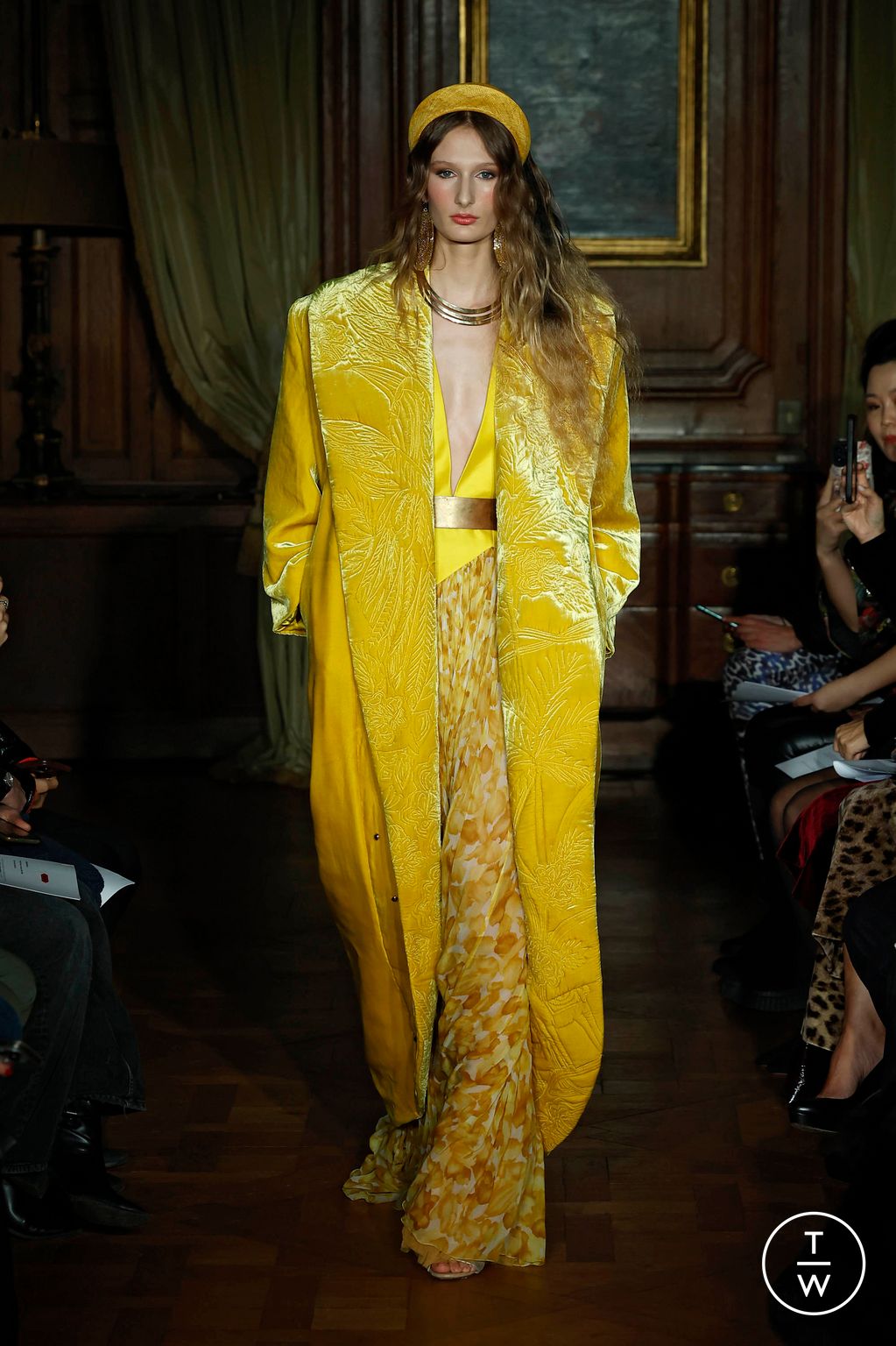Fashion Week Paris Spring/Summer 2025 look 3 from the Ronald Van Der Kemp collection couture