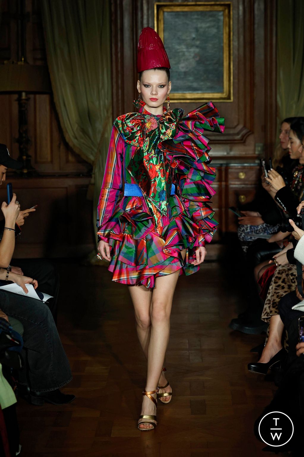 Fashion Week Paris Spring/Summer 2025 look 20 from the Ronald Van Der Kemp collection couture