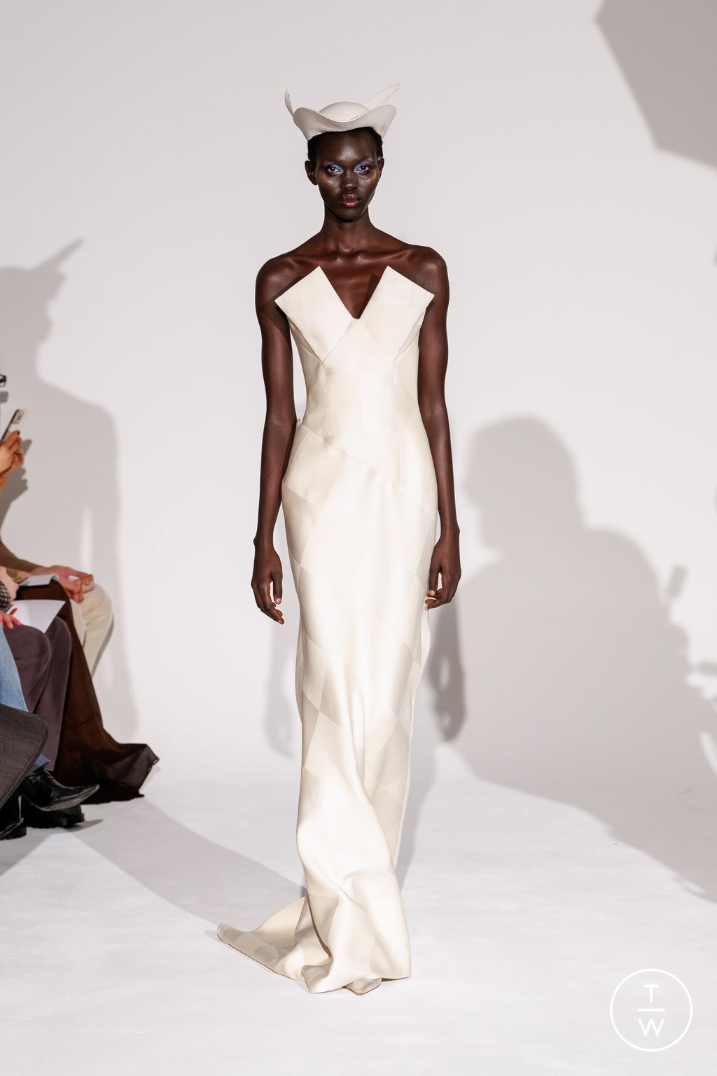 Fashion Week Paris Spring/Summer 2026 look 11 de la collection Ronald Van Der Kemp couture