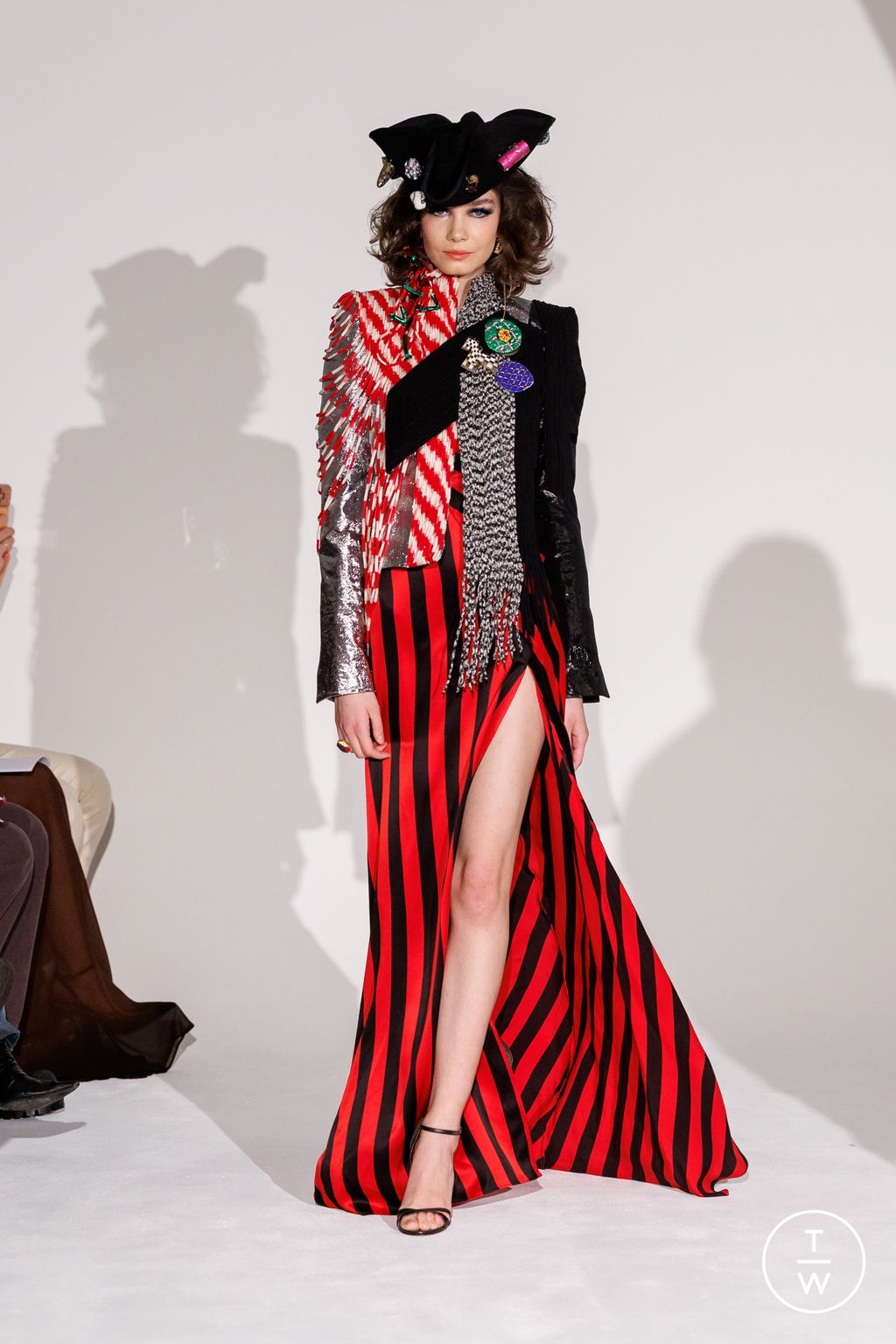 Fashion Week Paris Spring/Summer 2026 look 15 de la collection Ronald Van Der Kemp couture
