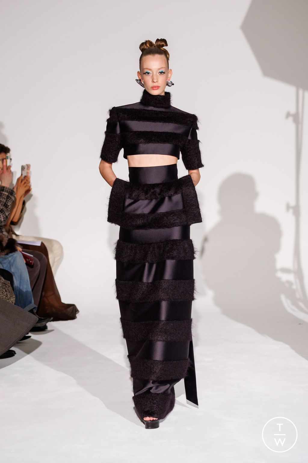 Fashion Week Paris Spring/Summer 2026 look 19 from the Ronald Van Der Kemp collection 高级定制