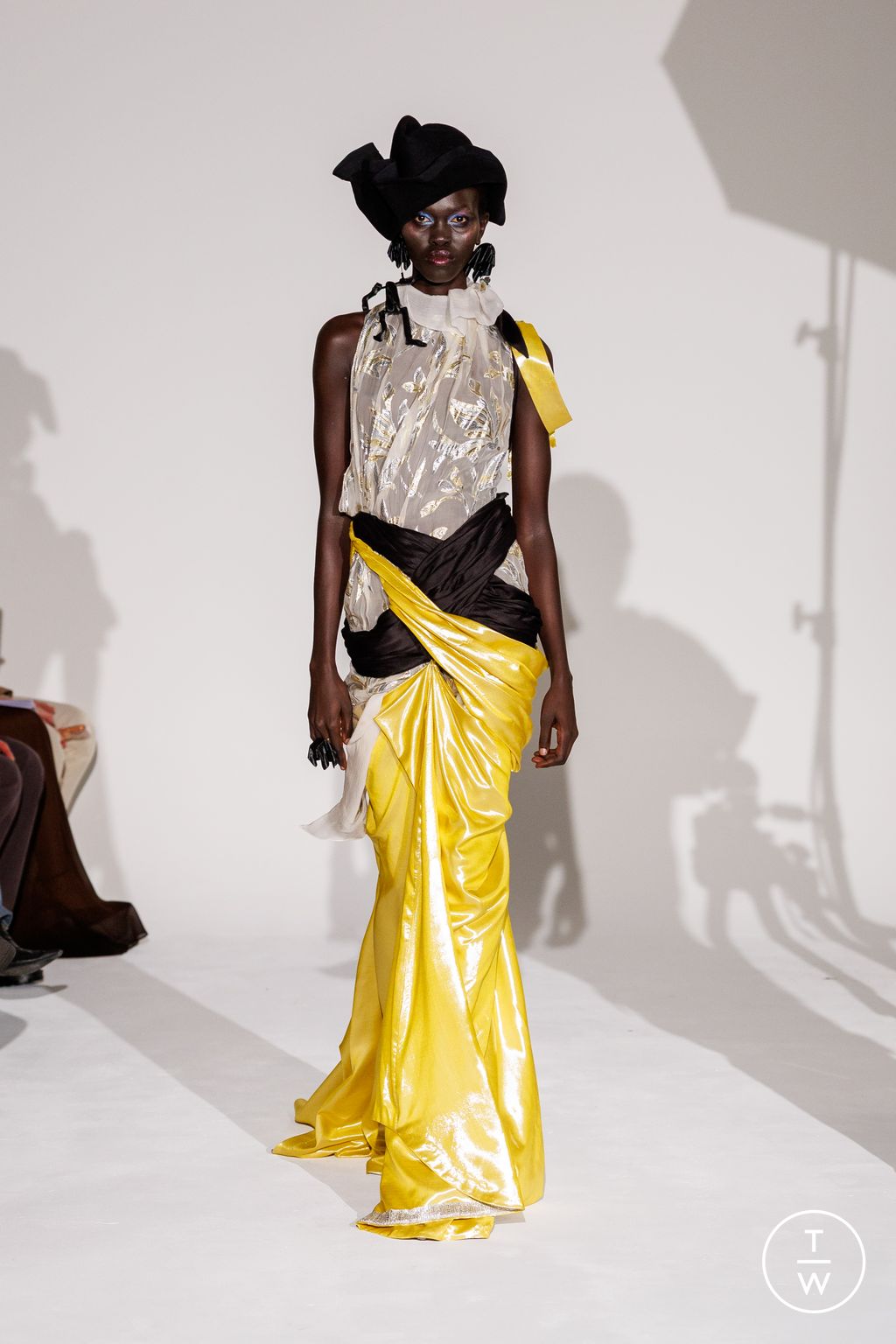 Fashion Week Paris Spring/Summer 2026 look 23 de la collection Ronald Van Der Kemp couture