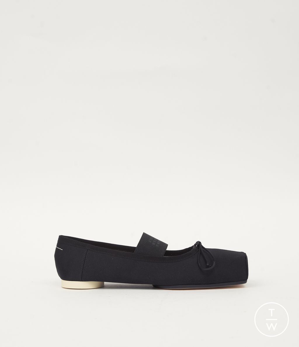 Fashion Week Milan Fall/Winter 2025 look 3 from the MM6 Maison Margiela collection 女装配饰