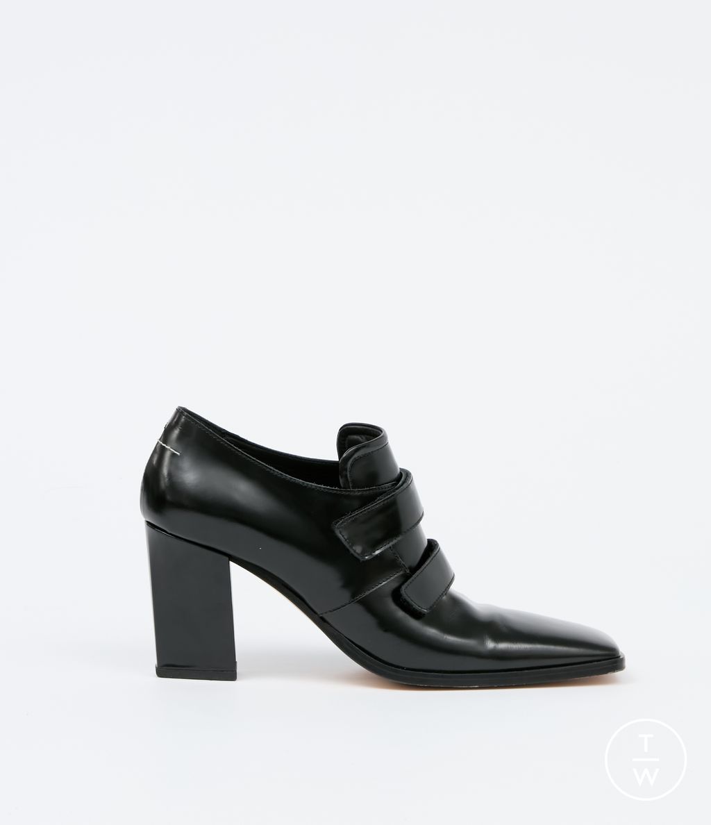 Fashion Week Milan Fall/Winter 2025 look 11 from the MM6 Maison Margiela collection 女装配饰